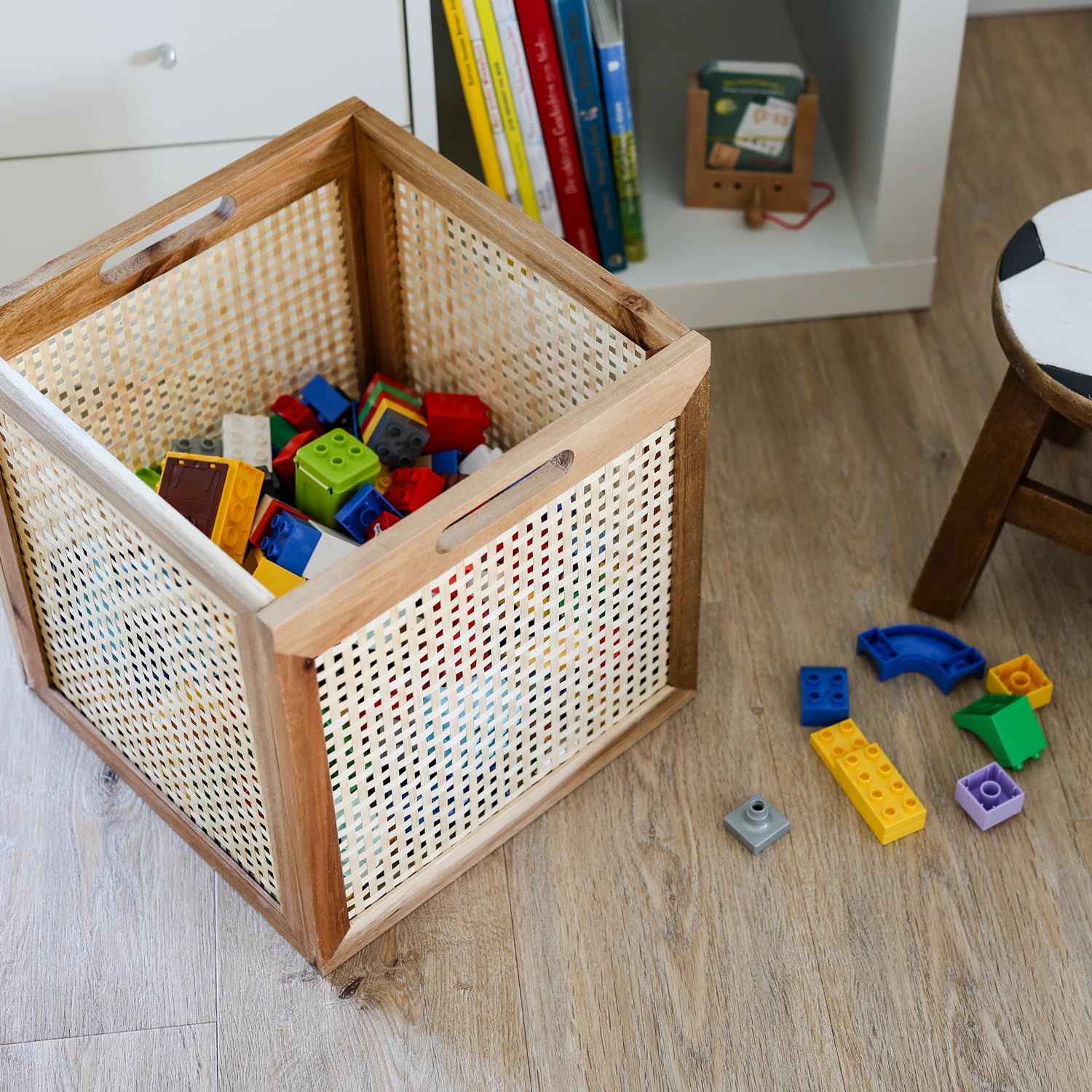 HMF Cesto portaoggetti adatto per scaffali Kallax, cesto in rattan con vimini viennese e legno di acacia, modello 3, 32 x 34 x 32 cm