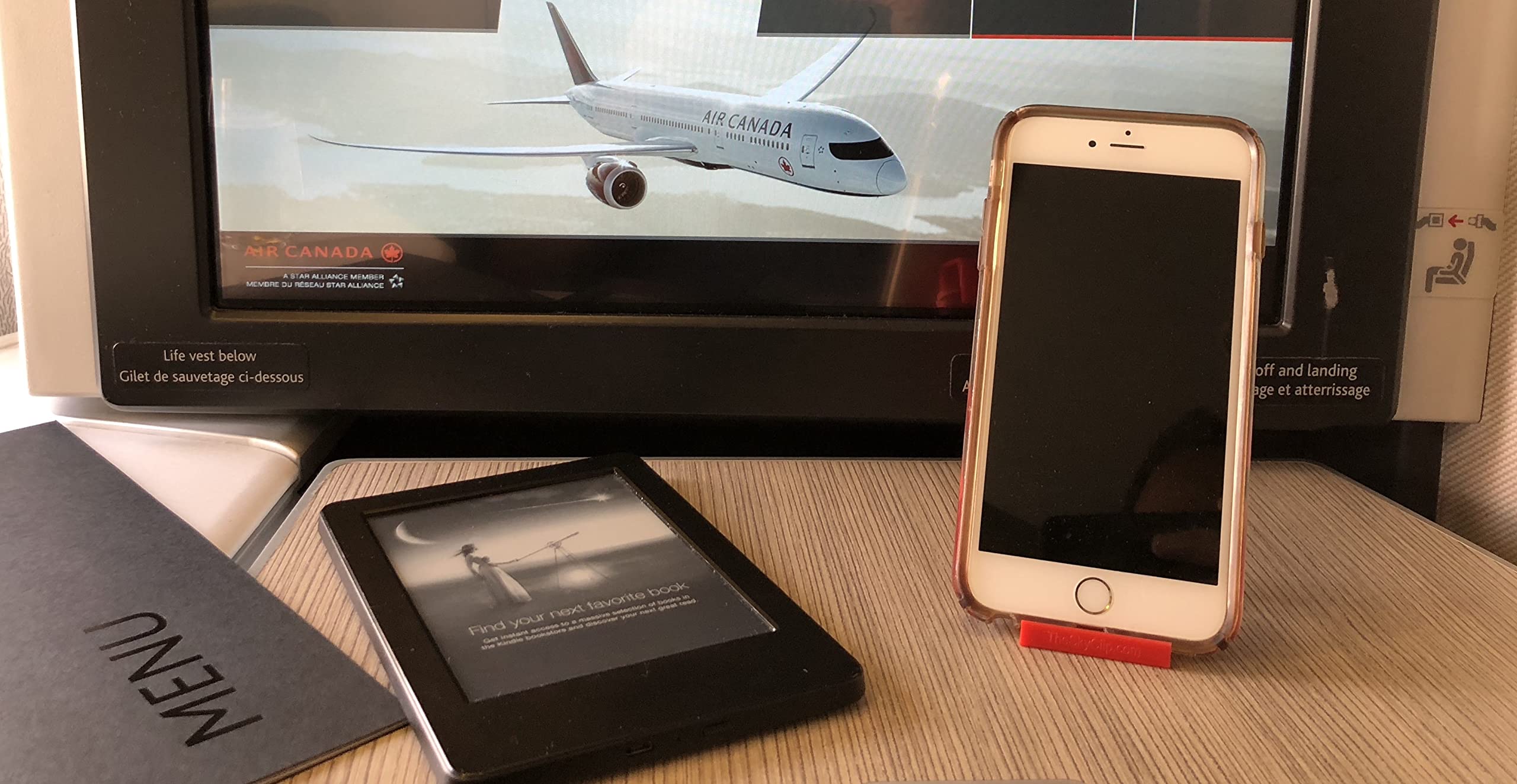 The SkyClip Bandeja para teléfono celular de avión para parte trasera del asiento, clip de mesa y soporte resistente para teléfono, compatible con iPhone, Android, tabletas y lectores, artículo