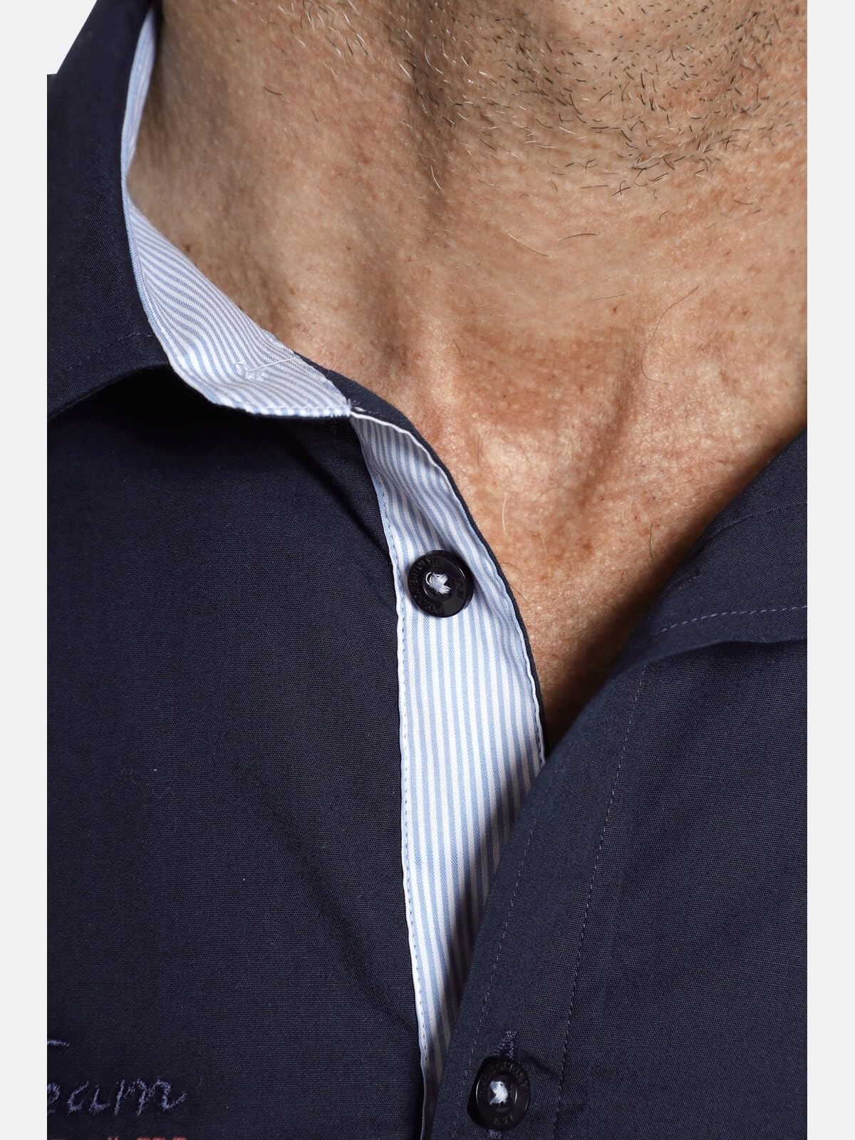 Jan Vanderstorm Herren Hemd Fynnjard | kurzarm mit Kentkragen, einfarbig mit Kontrast-Details | maritimes Freizeithemd | 100% Baumwolle | große Größen L-7XL