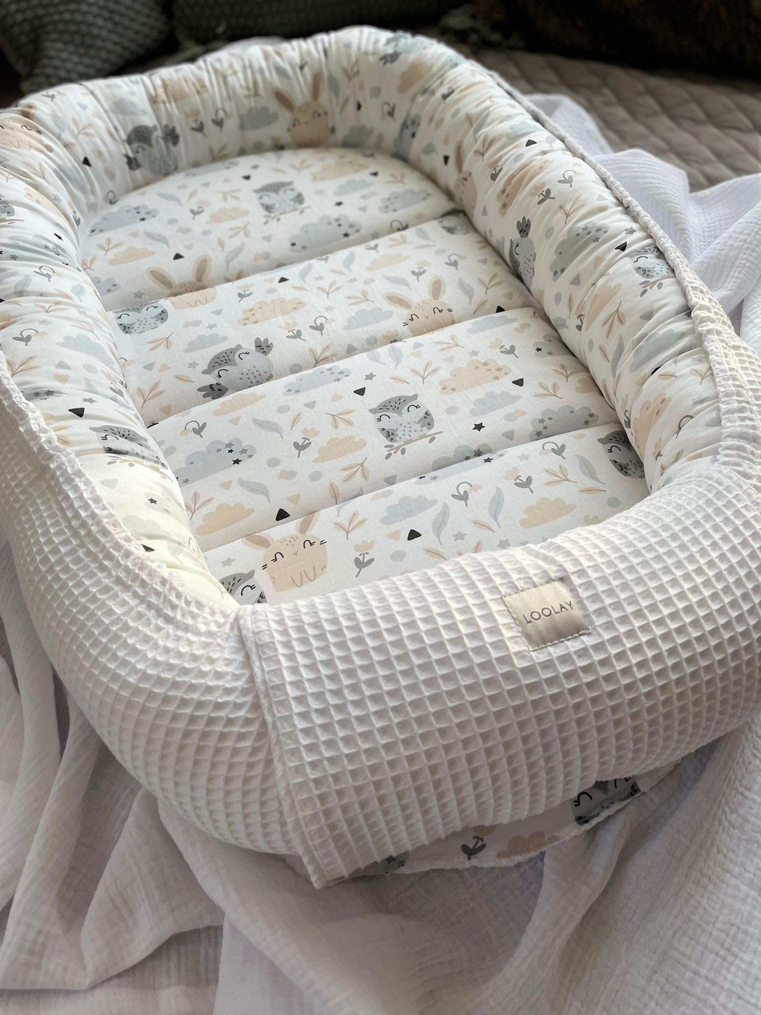 Paracolpi a nido d'ape, colore bianco, beige e bianco, per neonati, materassino da viaggio, paracolpi solo/o, in set regalo premium (paracolpi + copertura (80 x 100 cm) + farfalla + orsacchiotto)