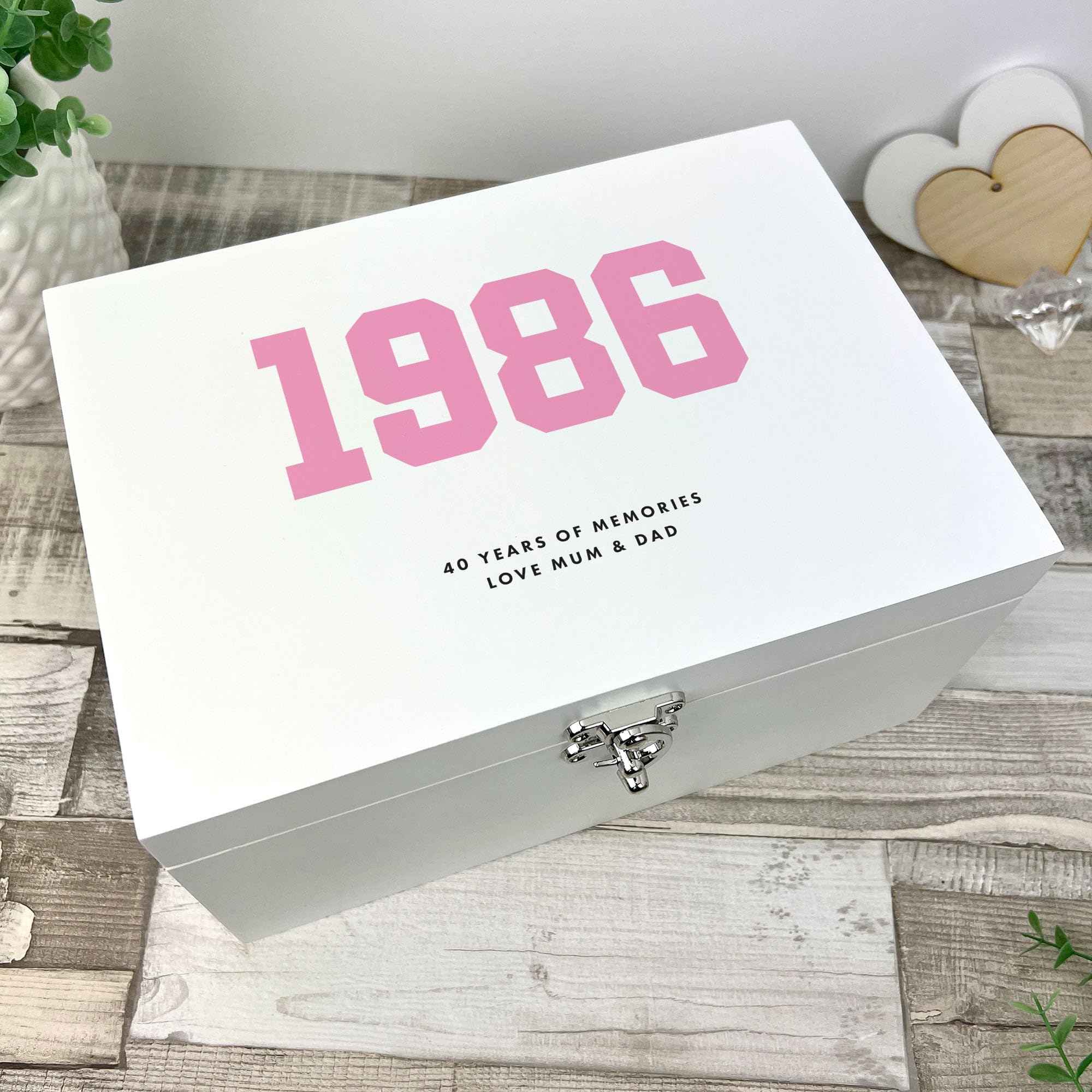 Caja de recuerdos de madera blanca personalizada para el año | Almacenamiento de cumpleaños con nombre personalizado | Regalo de cumpleaños 18, 21, 30, 40, 50 | Aniversario, foto y recuerdo del año
