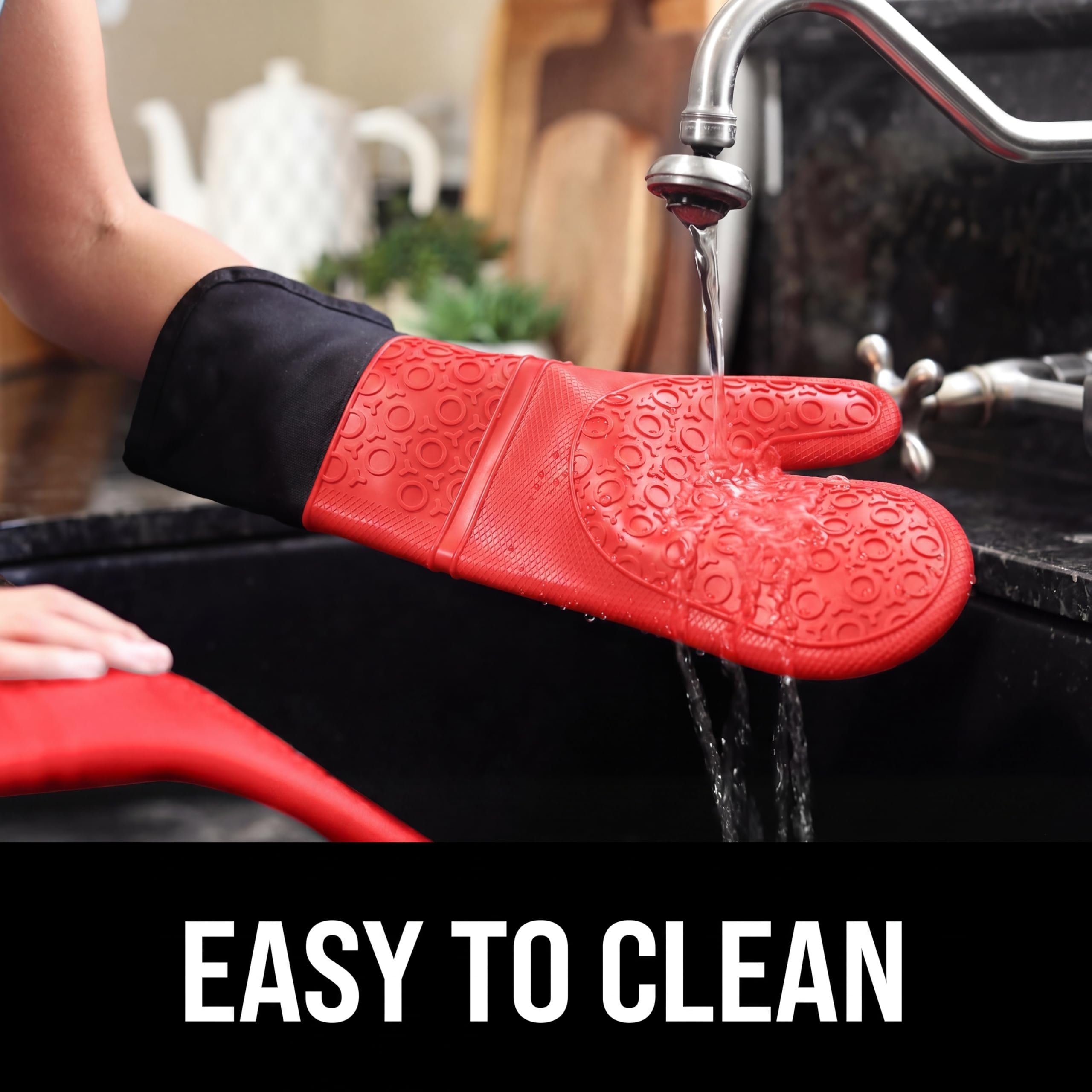 HOMWE Paire de Gants de Cuisine Professionnels Extra Longs en Silicone avec Doublure matelassée, résistants à la Chaleur, Gants de Four Flexibles, Rouge, 37,8 cm