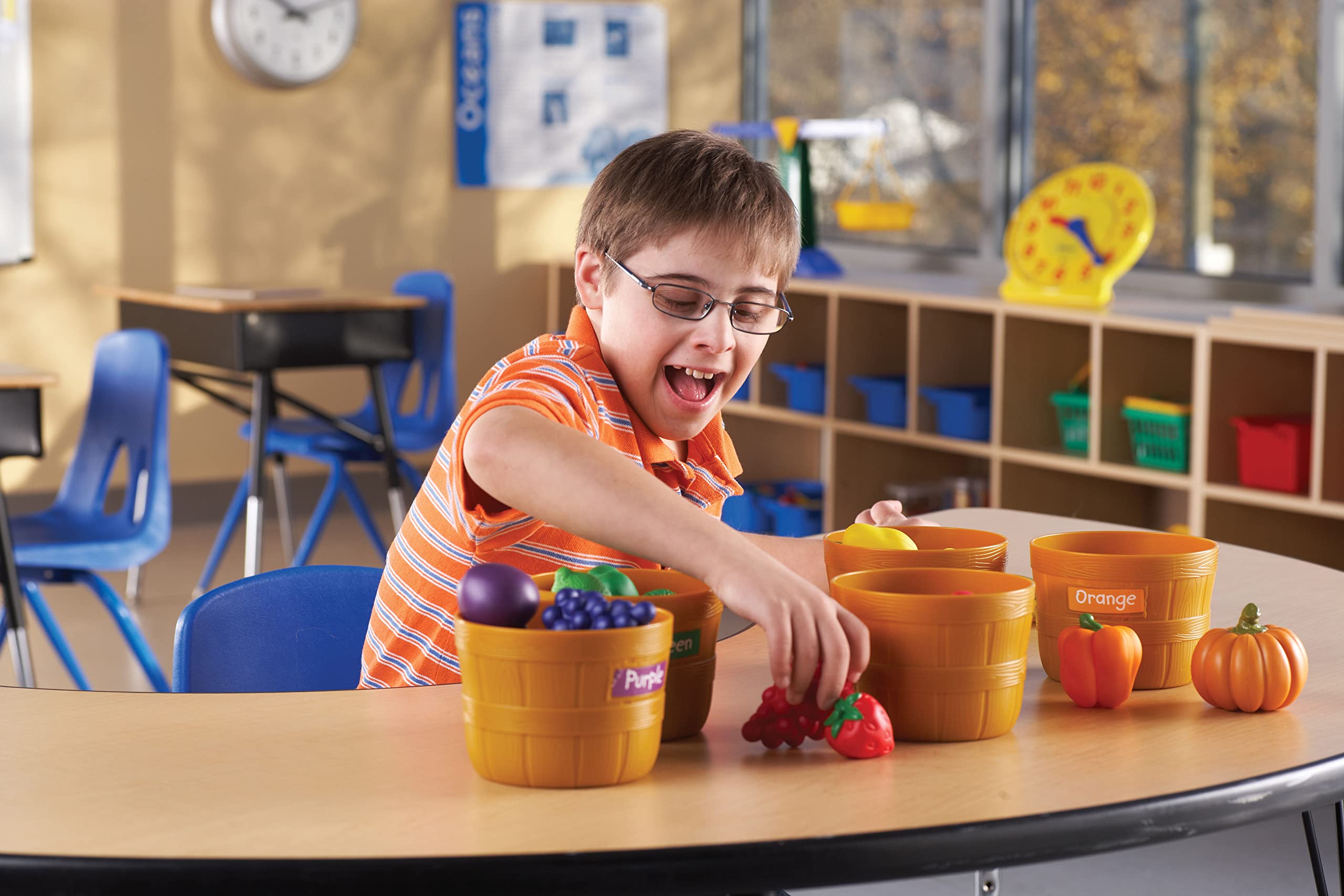 Learning Resources Set di Classificazione Colore, Mercato dei Contadini, Frutta e Verdura Giocattolo, Gioco Educativo, Regalo Bambini 18 Mesi, 3 Anni
