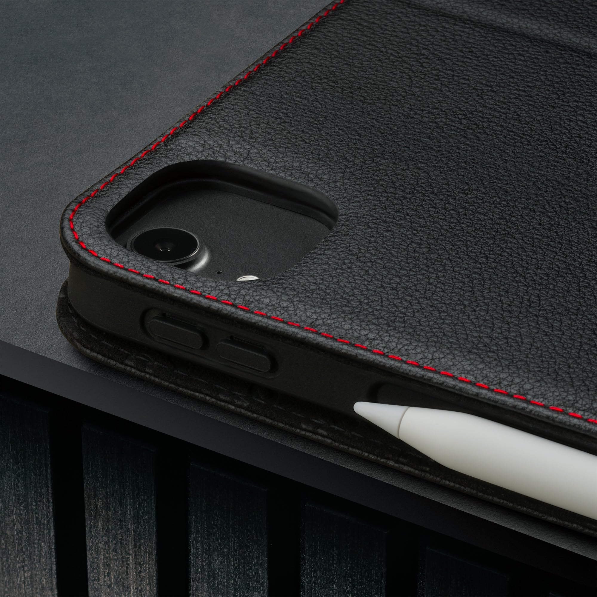 TORRO Hülle kompatibel mit iPad Air 13" M4 (2026), M3 (2025) & M2 (2024) - Lederhülle mit Standfunktion, Apple Pencil-Ladefunktion und Auto Wake-/Sleepfunktion (Schwarz)