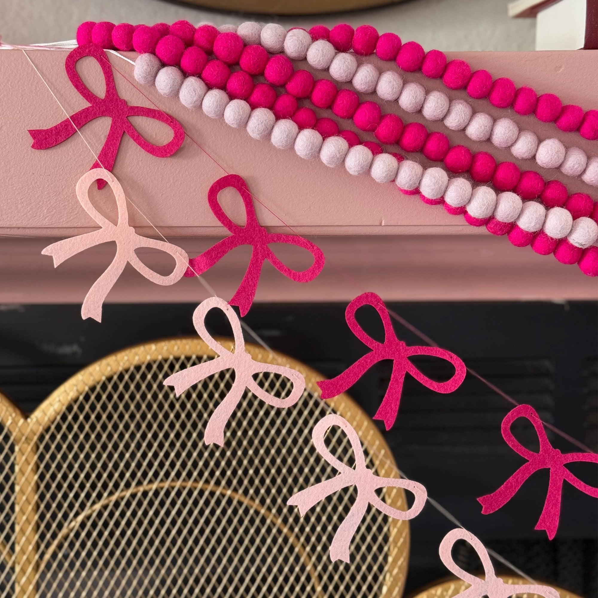 Guirnalda de pompones rosas, mini guirnalda de bolas de fieltro de 6 pies, 100 % lana, pancarta de bola rosa para despedida de soltera, banderines de cumpleaños, decoración de fiesta galentina