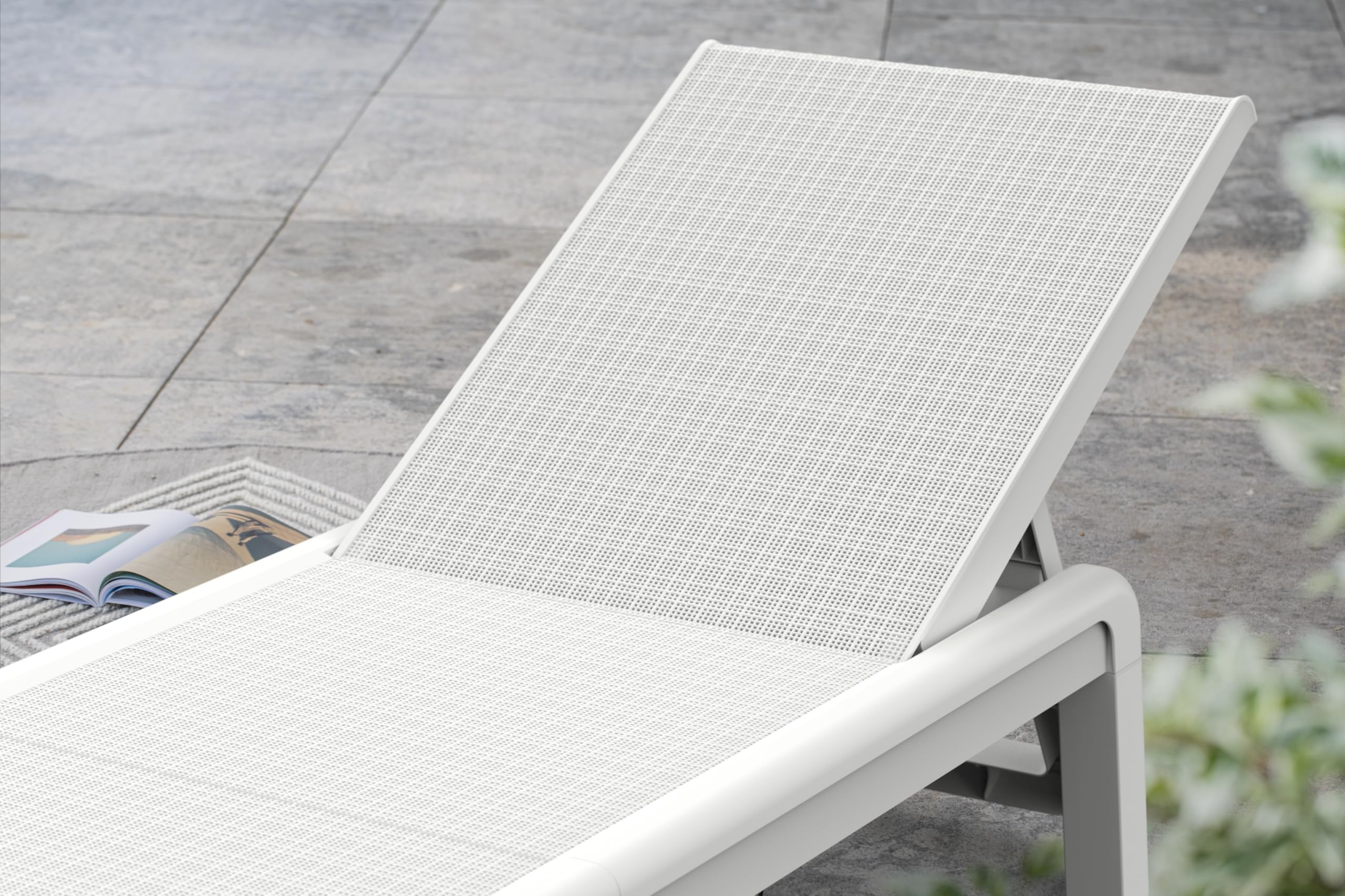 Keter Palma Lettino Prendisole Pieghevole da Esterno, Ideale per Giardino e Terrazzo, 187,5x58x29H cm, Colore Bianco