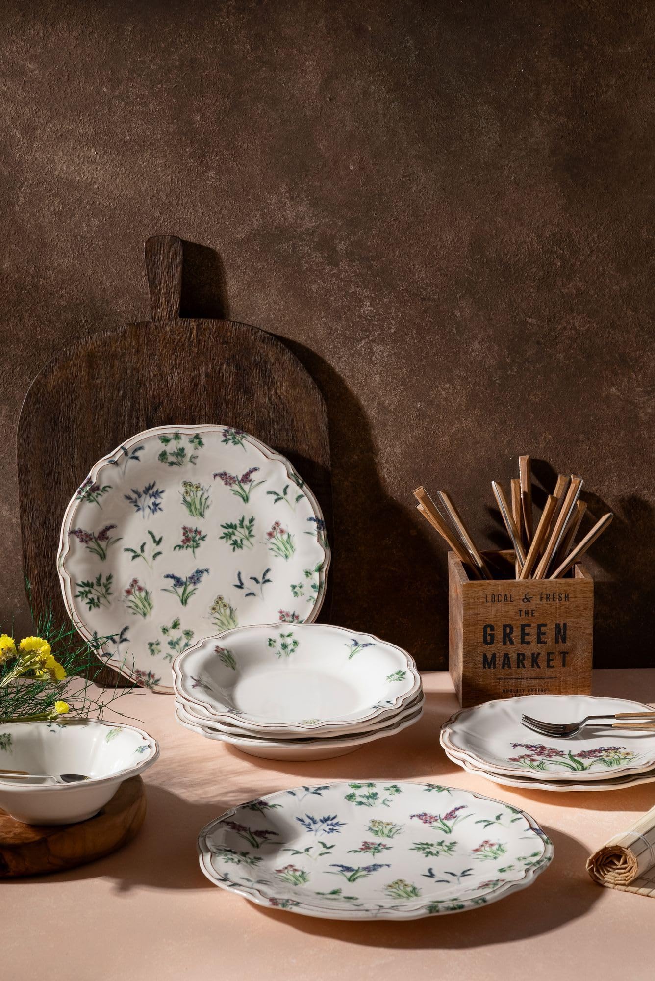 Elegancki 24-częściowy serwis obiadowy, 100% porcelana, w zestawie talerze do serwowania, miski i talerze deserowe, można myć w zmywarce i używać w kuchence mikrofalowej