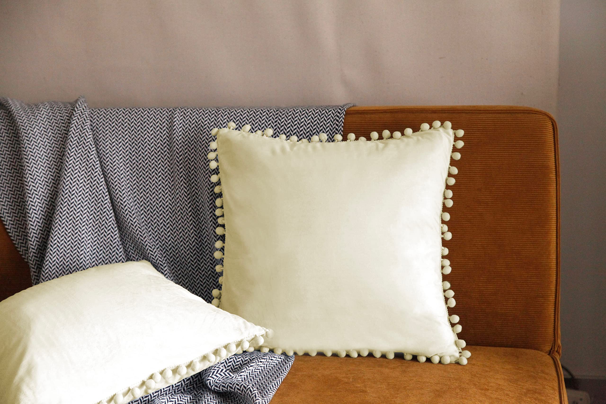 Pagnanno. Cream Set Of 4 Soft Velvet Cushion Covers 45X45cm(18X18 Inches) Pom Throw Pillowcases Square Cushion Covers For Chairs,Living And Bedroom With Invisible Zipper (18"X18" (Pack Of 4), )