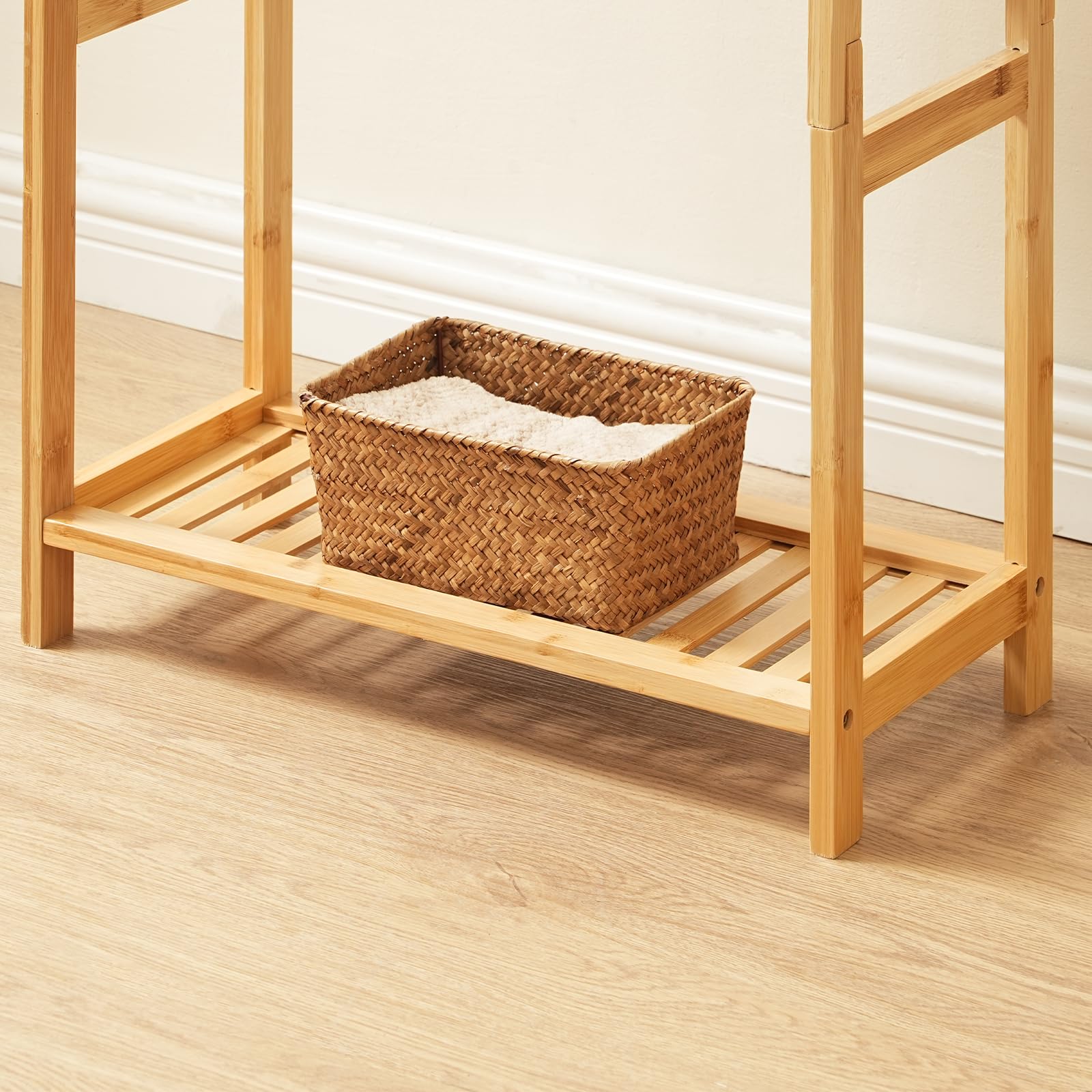 HOOBRO Porte-Serviettes de Salle de Bain sur Pied, Étagère Échelle à 2 Niveaux en Bambou, Présentoir à Couverture avec Étagère de Rangement, pour Chambre, Salon, Bambou Naturel EYL17LB01