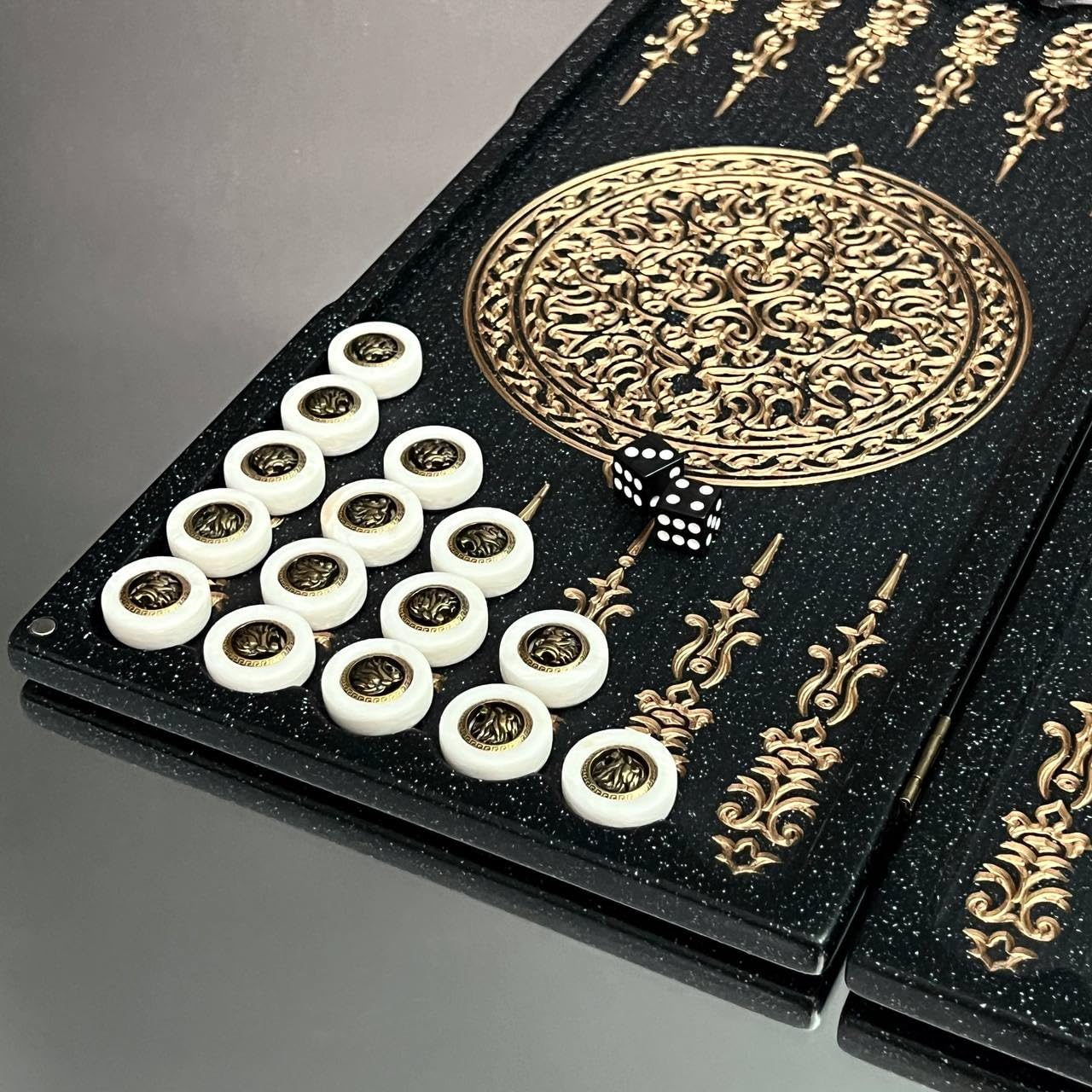 Backgammon aus schwarzem Acrylstein – Handgefertigtes Strategiespiel 37×18 cm – Geschenk mit Tasche & Spielsteinen für Männer Size: 37 cm (14,6 inch)
