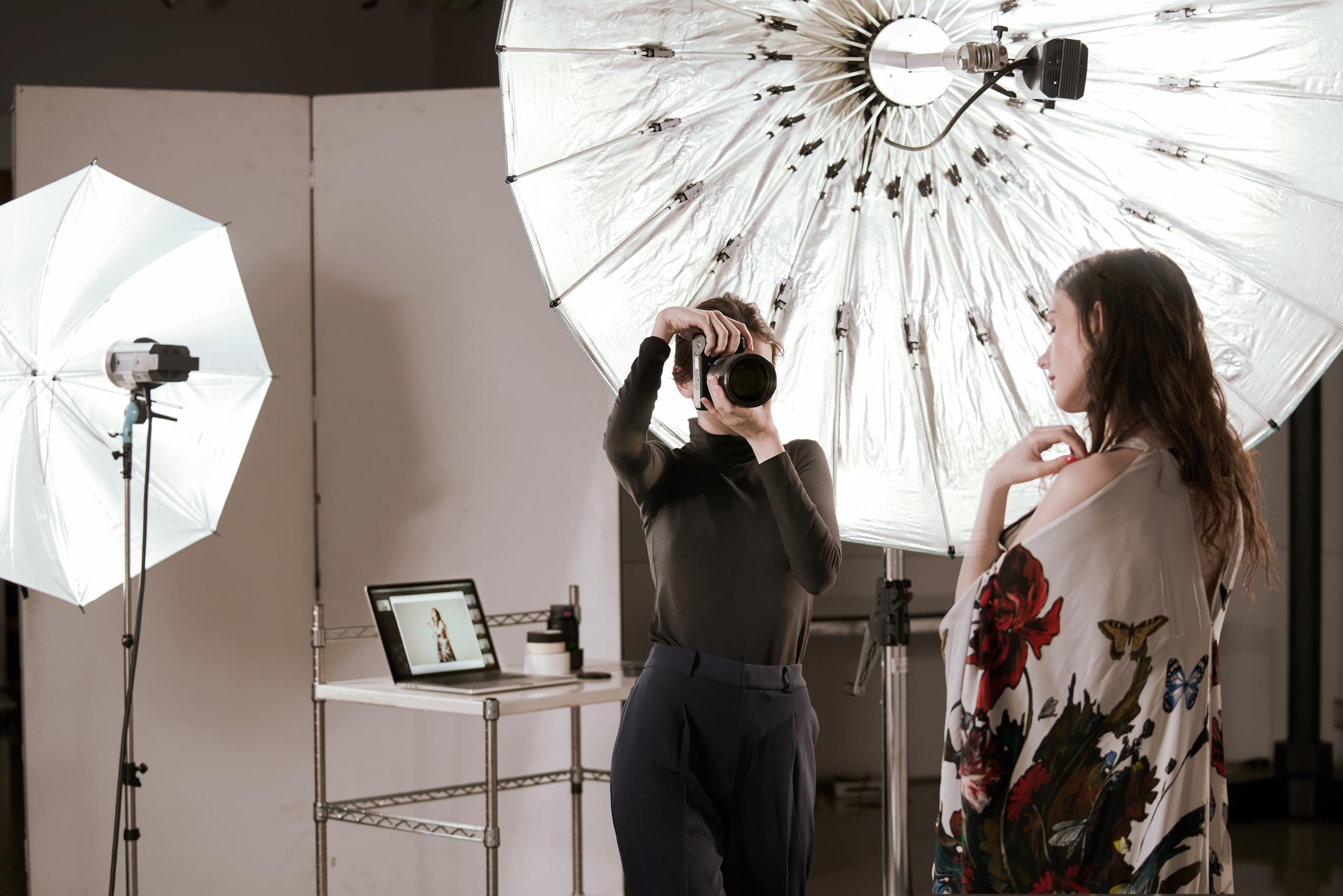 Sony Alpha 7R IV Vollformat Systemkamera 61MP, 4K Video, 10fps Serienbild, Eye-AF, WLAN, nur Gehäuse – ideal für hochauflösende Landschafts-, Porträt- und Studiofotografie