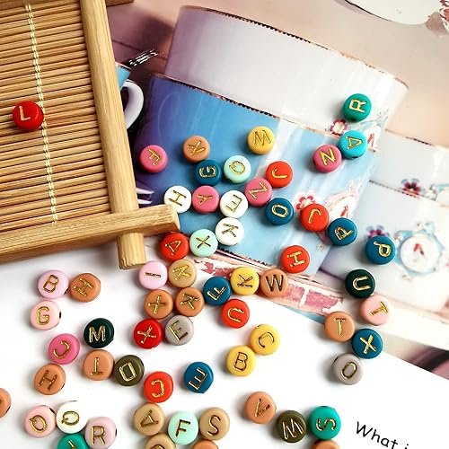 Vista 19 de Amaney - 1200 cuentas de letras de la A a la Z de 0.157 x 0.276 in, cuentas redondas blancas del alfabeto acrílico, incluye 100 cuentas de corazón