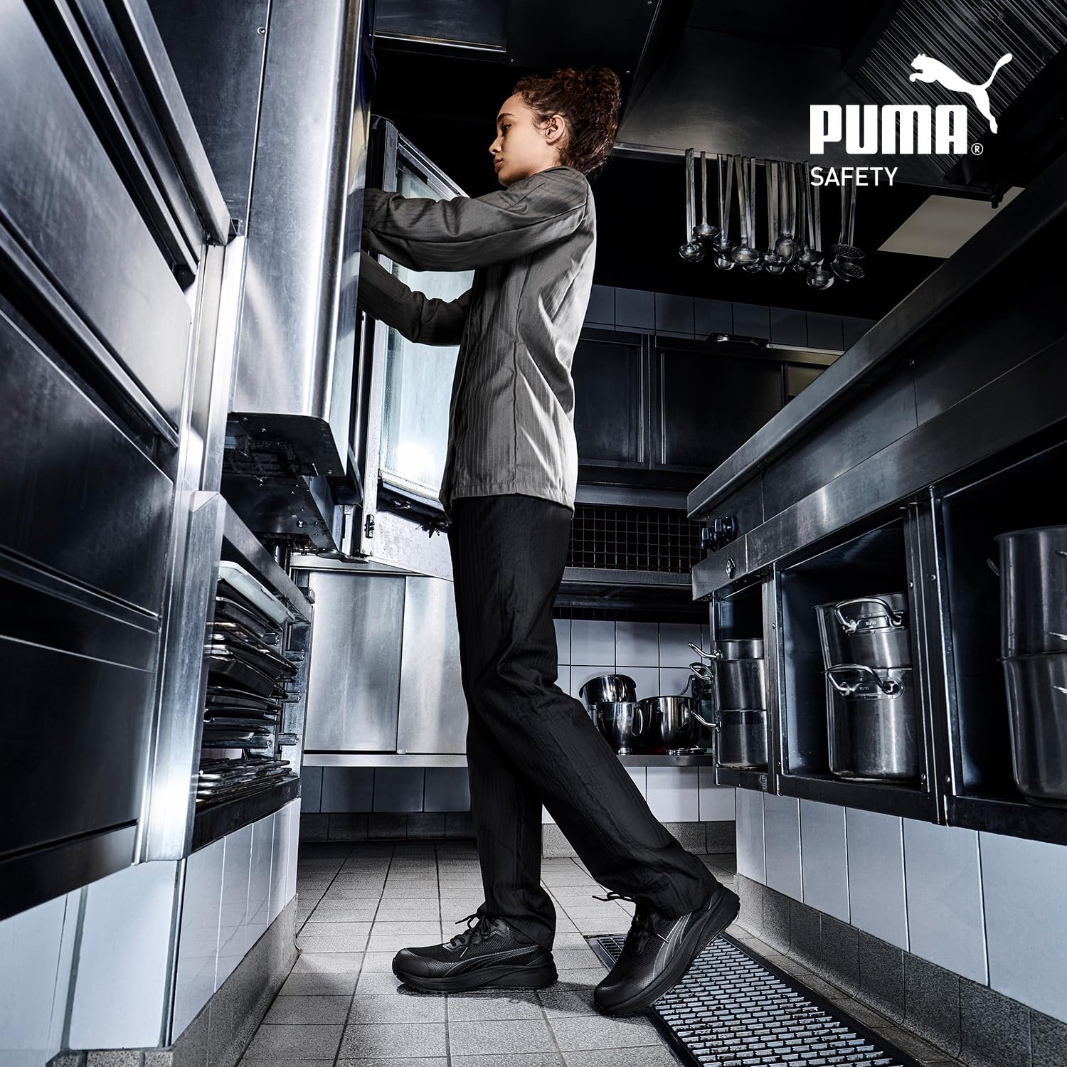 PUMA Safety Spark Rutschhemmende Berufsschuhe – rutschfeste O1 Arbeitsschuhe, metallfrei, sehr leicht – ideal als Kochschuhe & Arbeits- Sneaker - Schwarz
