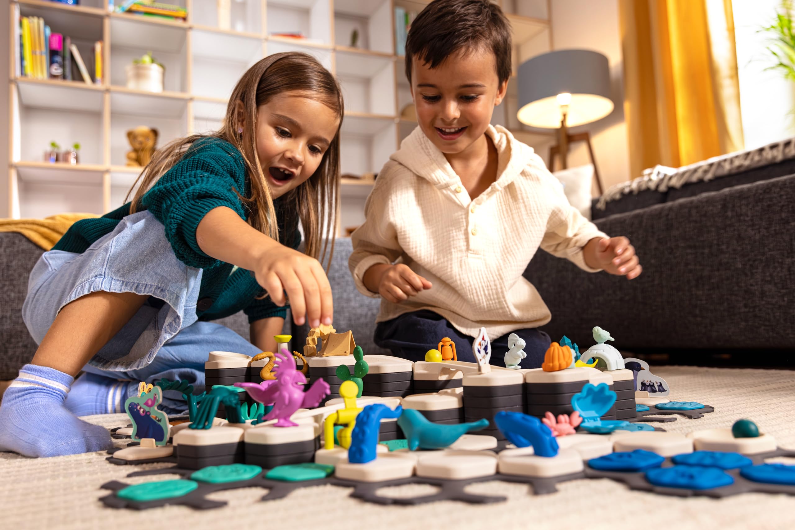 Ravensburger - GraviTrax Junior My Planet Starter-Set, Pista biglie 200 pezzi, Rompicapo bambini, Giochi bambini 3 anni e più, Gioco Interattivo ed Educativo STEM, Compatibile con tutti i GraviTrax