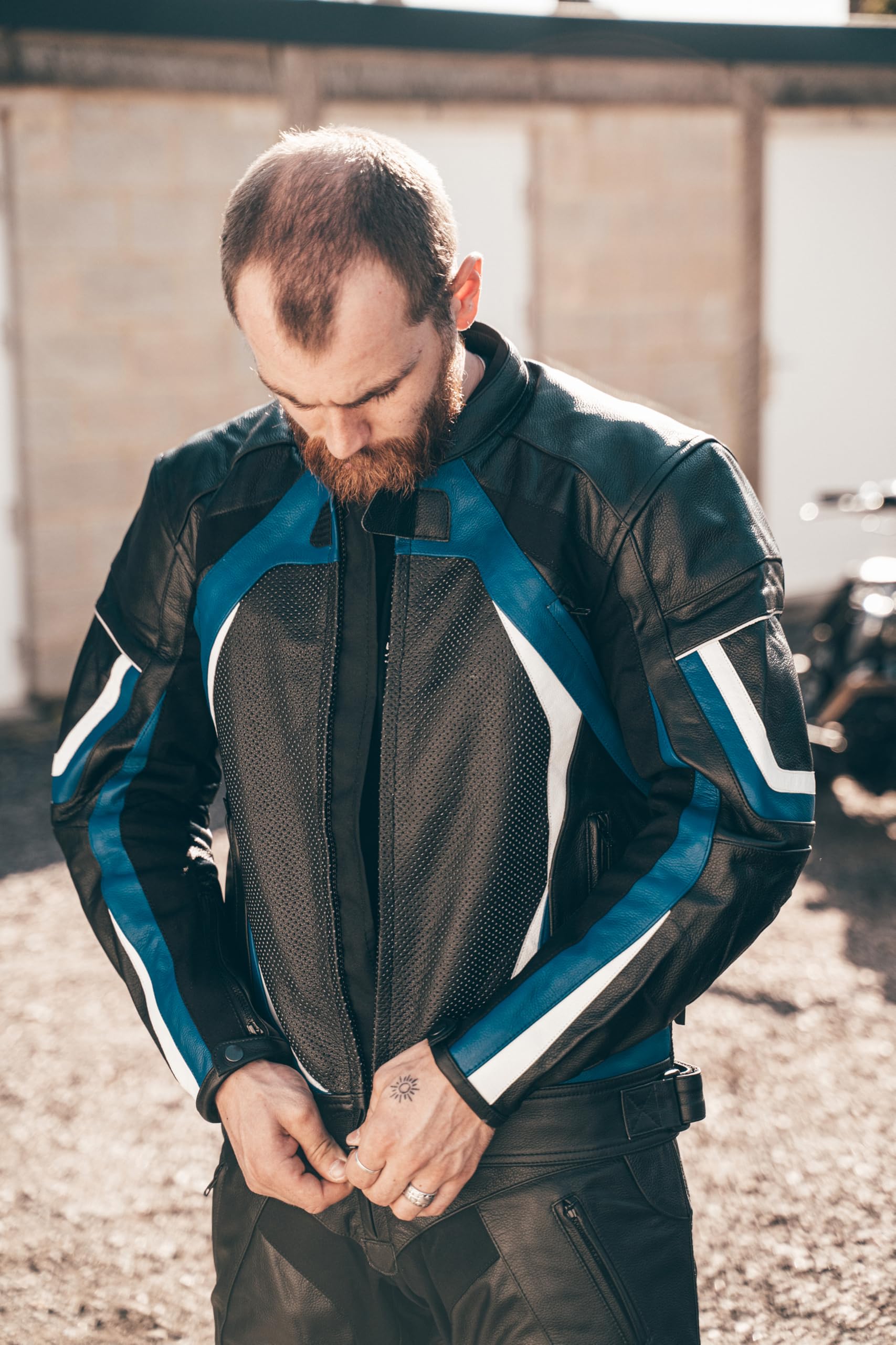 Texpeed Chaqueta de Moto de Cuero para Hombre – Chaqueta Racing Perforada para Motociclistas con Protecciones Biker (EN 1621-1) – Azul – XL
