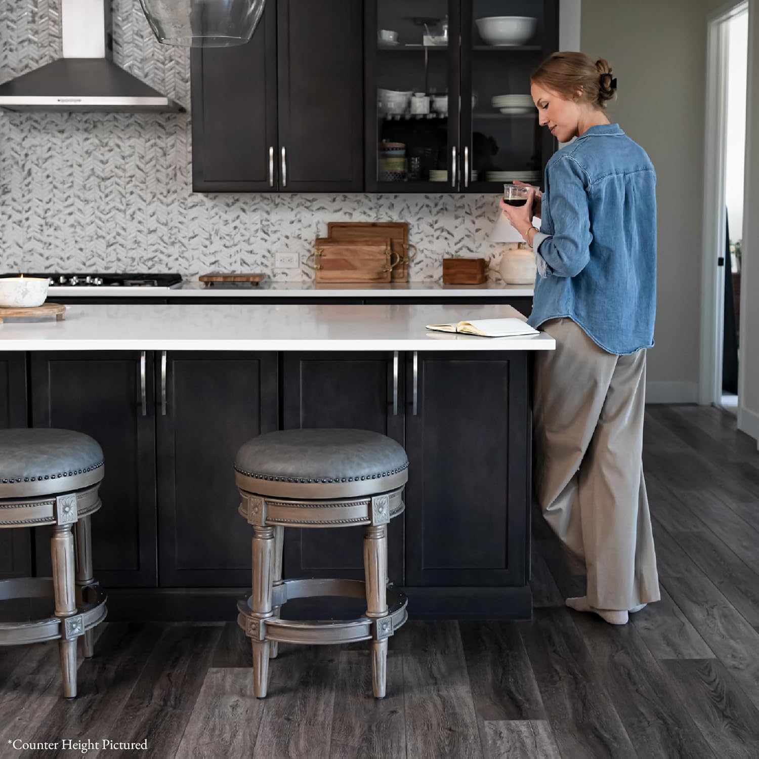 Maven Lane Pullman Backless Bar Stool 31 Inches – Swivel Stool with Footrest – Grey Solid Wood Frame & Grey Faux Leather Upholstery – Perfect for Bars, Pub Tables & Tall Kitchen Counters