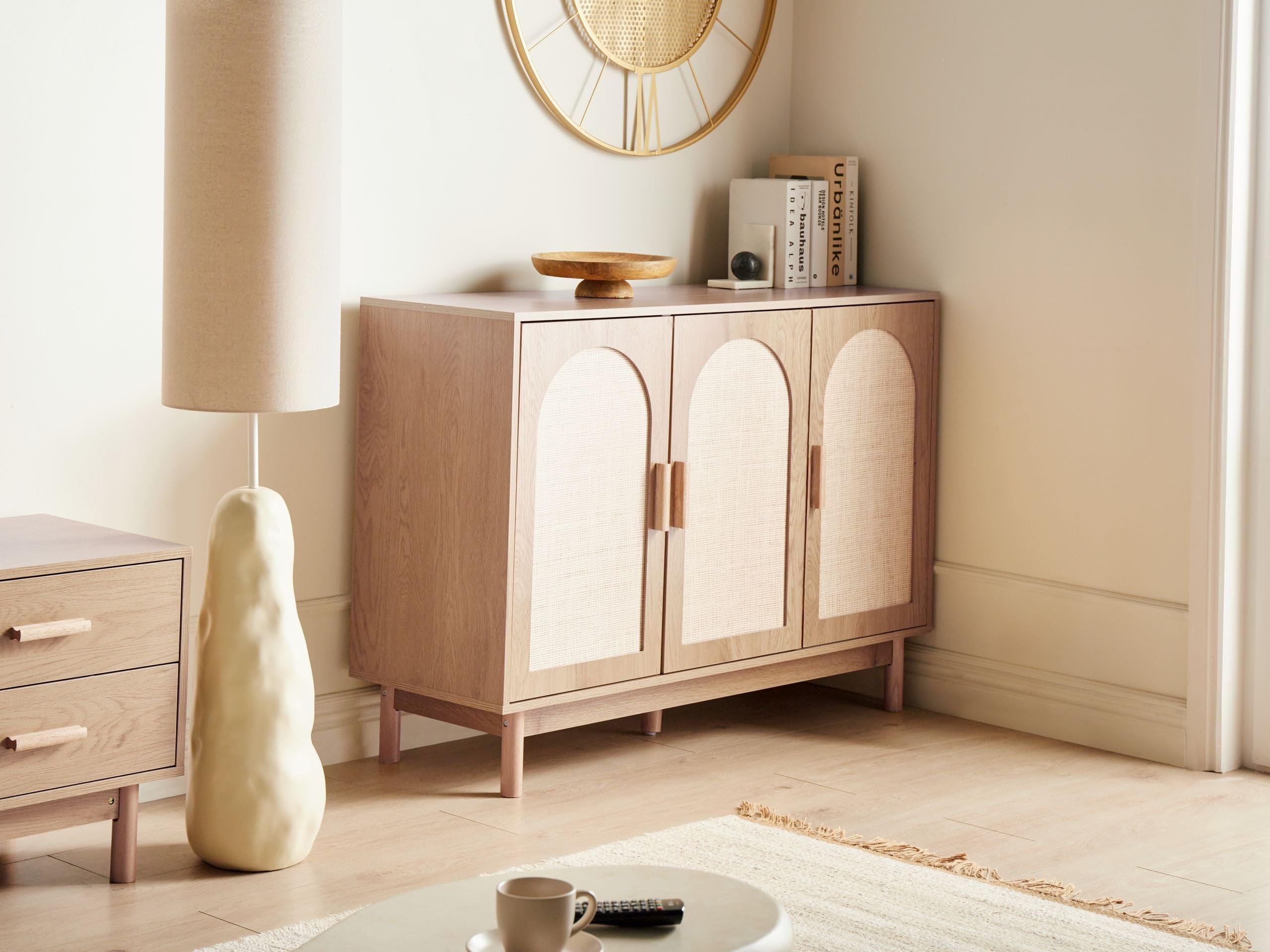 Buffet 3 Portes Panneau Particules Pieds en Bois Façades en Rotin Style Boho Marron Clair Costello