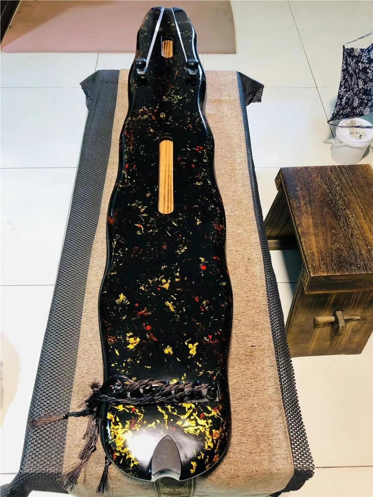 Chiński Instrument Strunowy W Kształcie Liścia Bananowca Ze Starego Drewna Cedrowego Guqin Guqin (chińska Cytra)