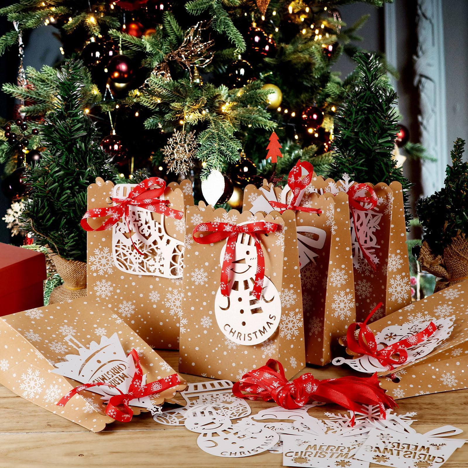 SAMSYOKI 24 Sacs Cadeaux De Noël Sachet En Papier Kraft Noel Avec D'étiquettes Boîtes Cadeaux De Noel Réutilisables Pochette Cadeau Noël Pour Chocolat Bonbons Biscuits Cadeaux (flocon De Neige