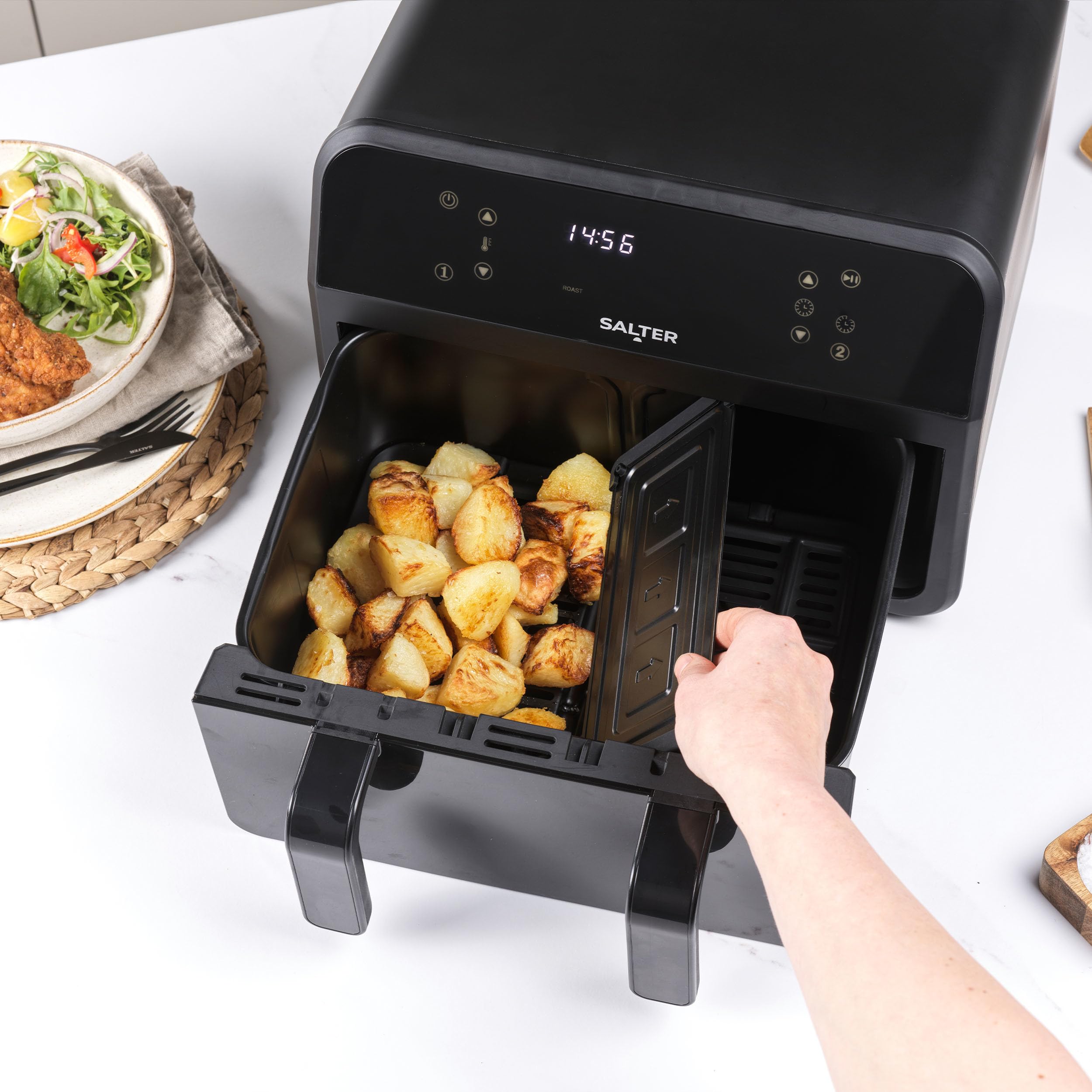 Salter Dual View Freidora de aire – Bandeja de cocción antiadherente de 7 L con divisor extraíble, gran capacidad de tamaño familiar, ventana de visualización, pantalla LED digital, 2300 W