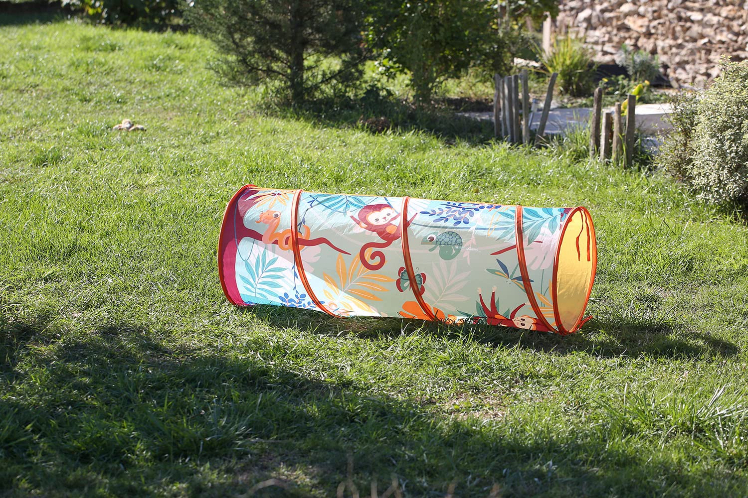 LUDI - Tunnel de Jeu - Dès 2 Ans - Thème Jungle - Léger et Pliable - Utilisation intérieur et Extérieur - Développe la motricité - 42x120cm