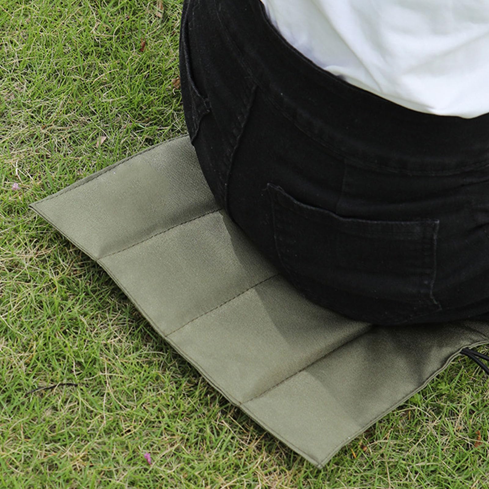 WEISUYUUS Portable Folding Outdoor Sit Mat Waterproofs Hiking Sit Pad Camping Seats Pad Moistureproof Seats Cushion Enduring