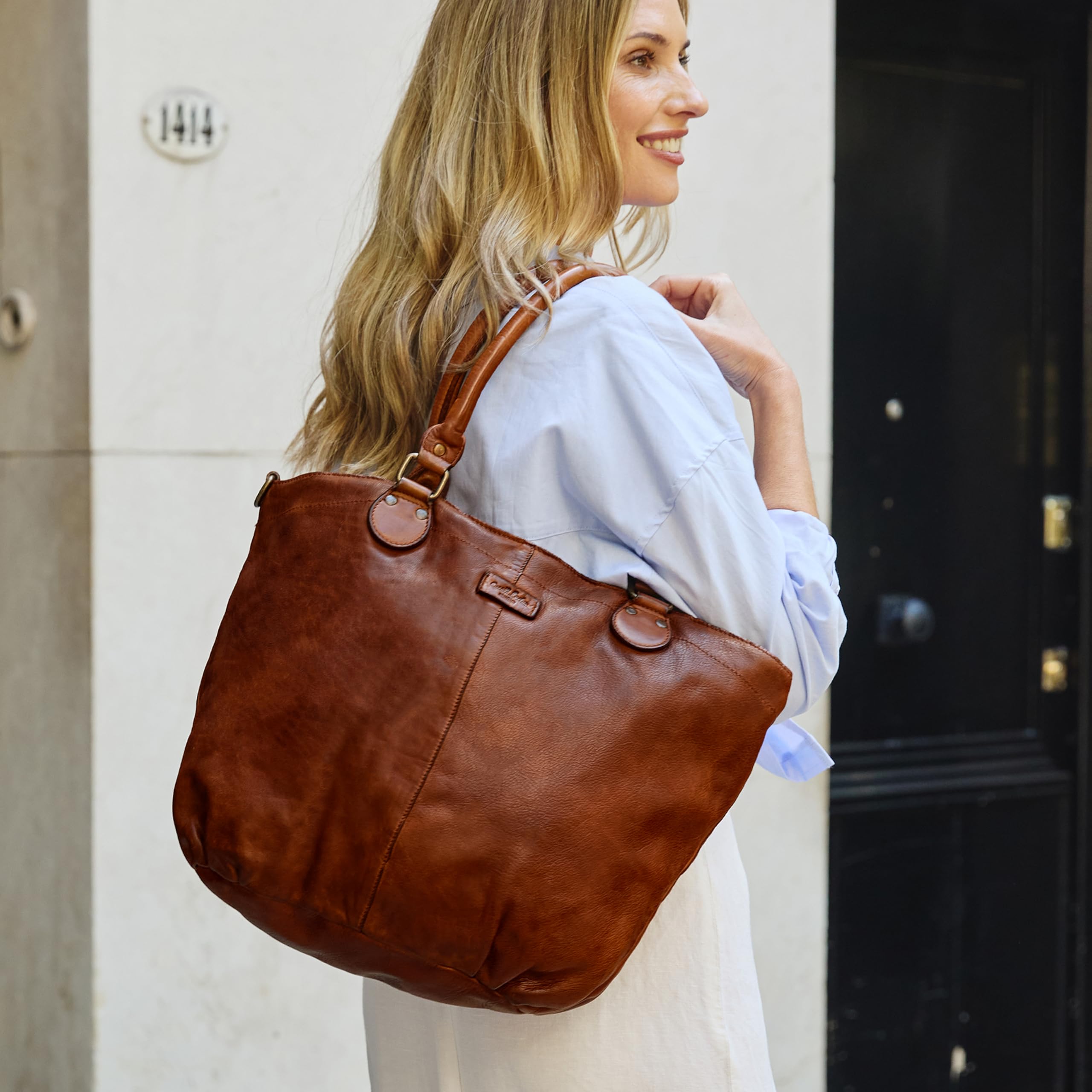 Gusti Leder Handtasche Damen Umhängetasche Mittelgroß – Hochwertiges Rindsleder Shopper Cognac Braun – Geräumige Ledertasche für Alltag und Büro