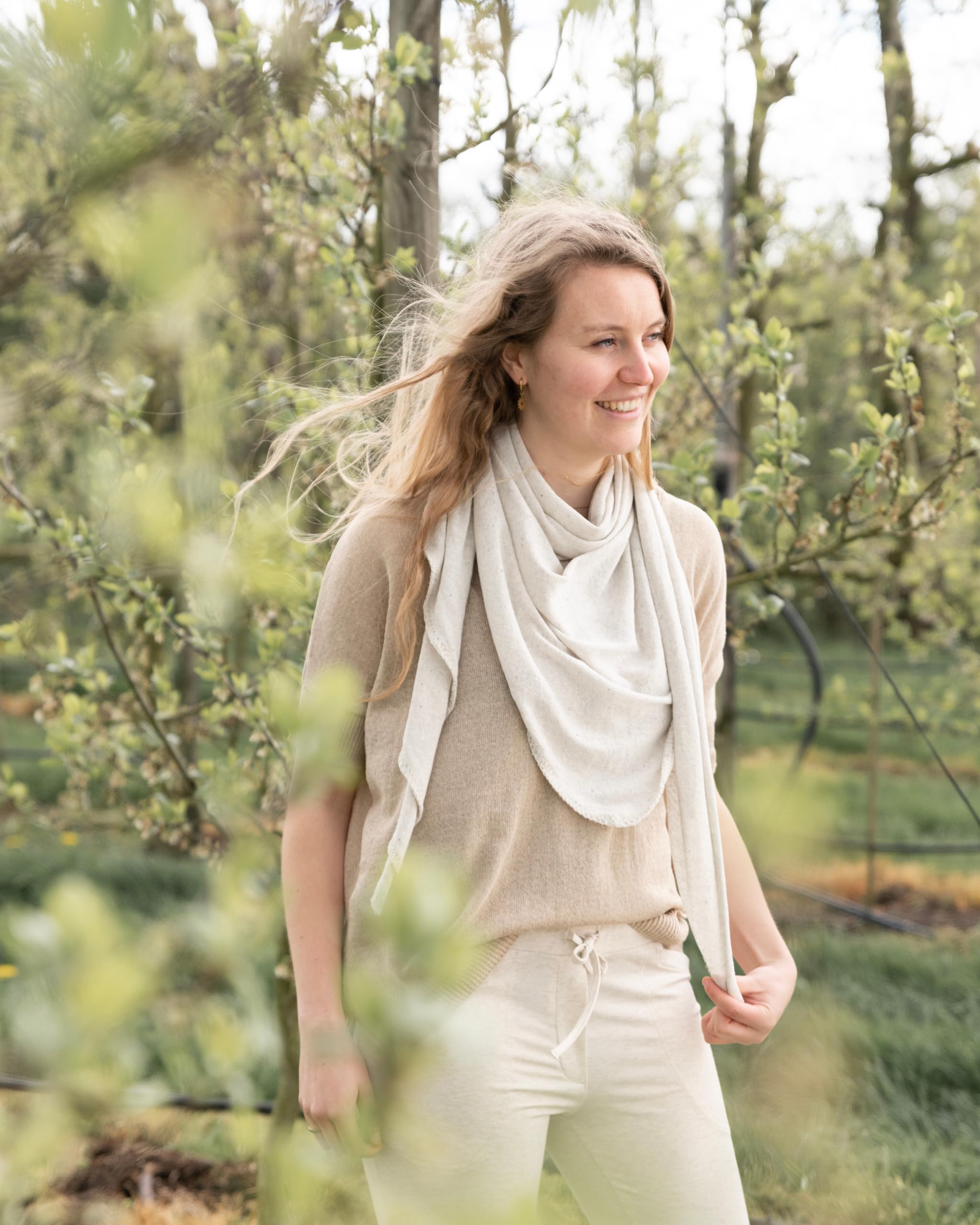 KNIT FACTORY - Iris Dreieckstuch - Tuch Schal für Damen - Umschlagtuch - Für Frühling und Sommer - 92% Recycelte Baumwolle