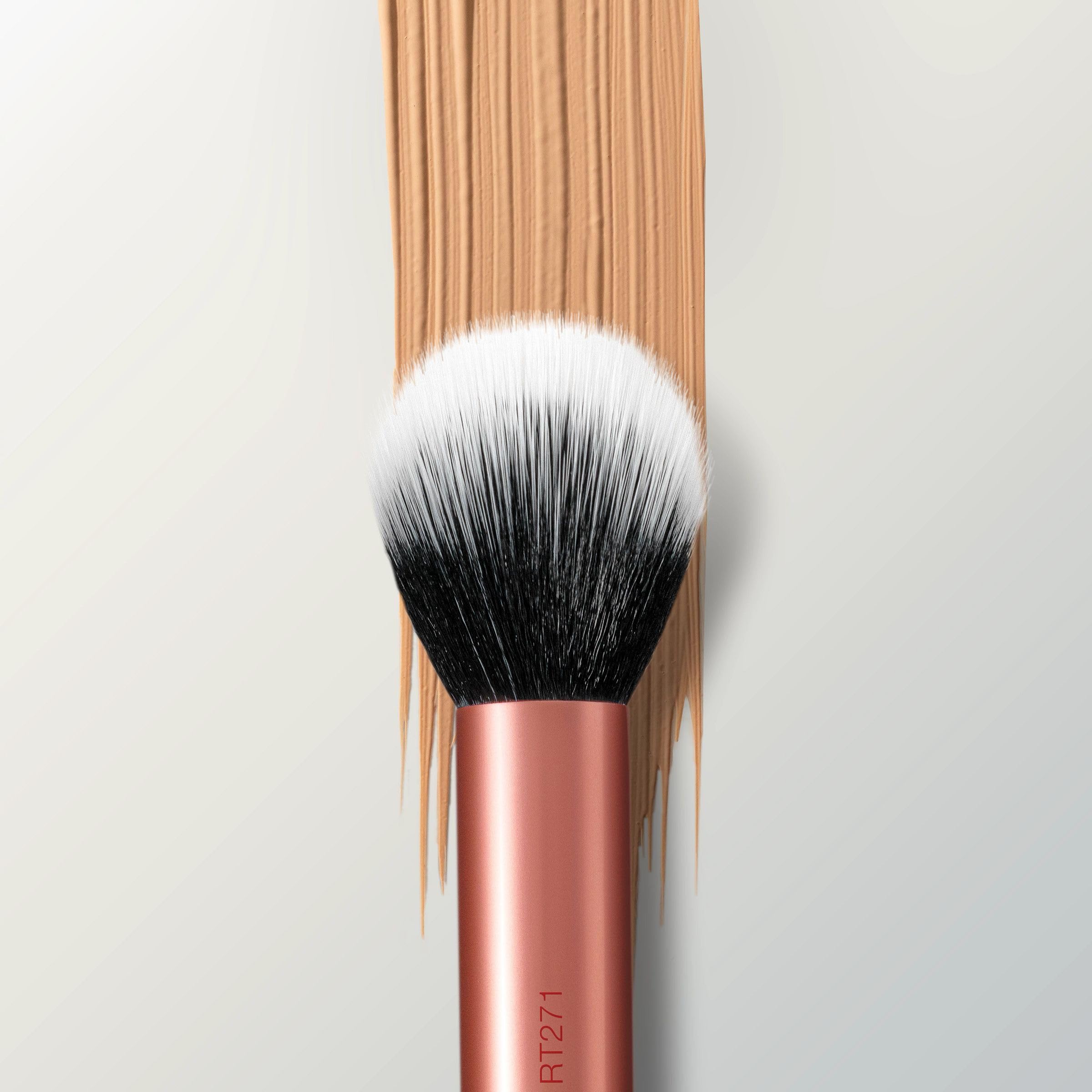 Real Techniques Skin Tint Base Brush, Liquid Foundation Makeup Brush for Skin Tint & Tinted Moisturizer, Streak-Free Blending, UltraPlush Bristles, Cruelty-Free, 1 Count