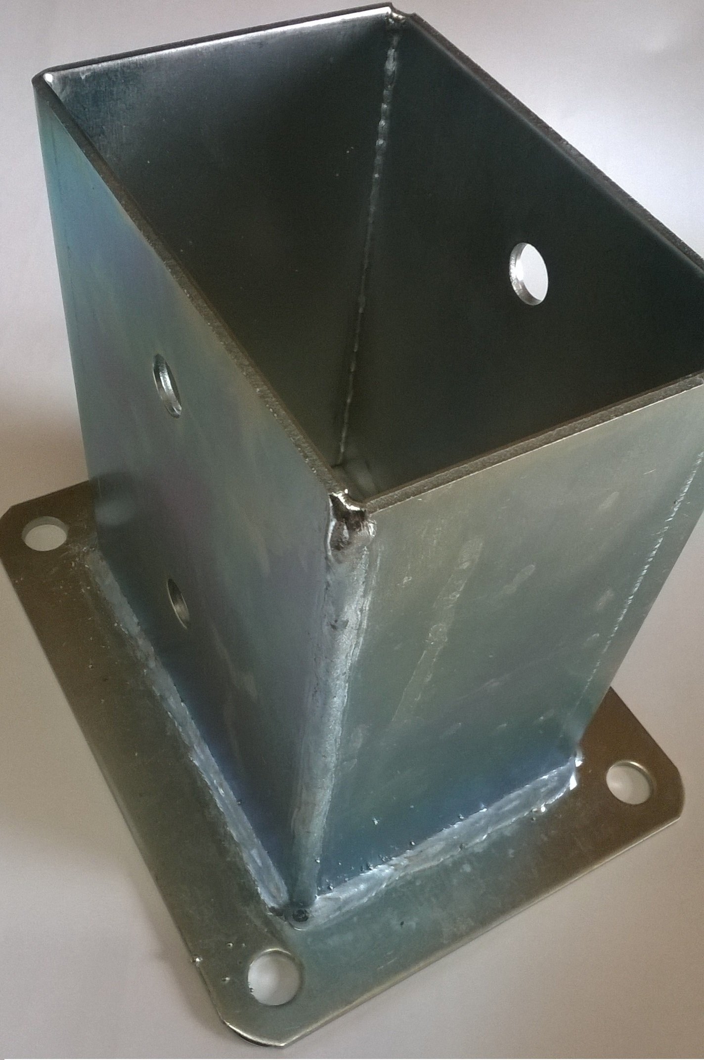 PORTAPILASTRO A BICCHIERE 200X200X3 ZB