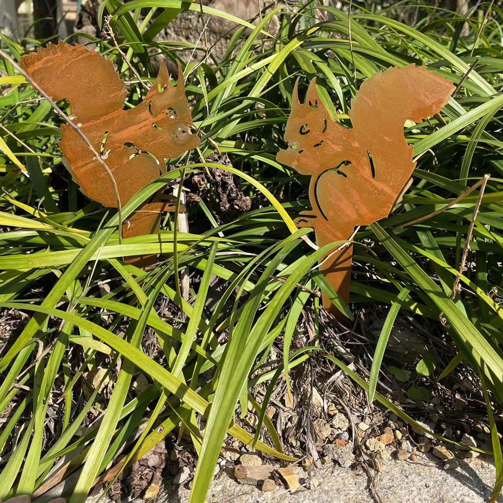 2 Scoiattoli In Metallo Arrugginito Per Giardino - Decorazione Rustica 32x9 Cm, Con Vite Per Fissaggio
