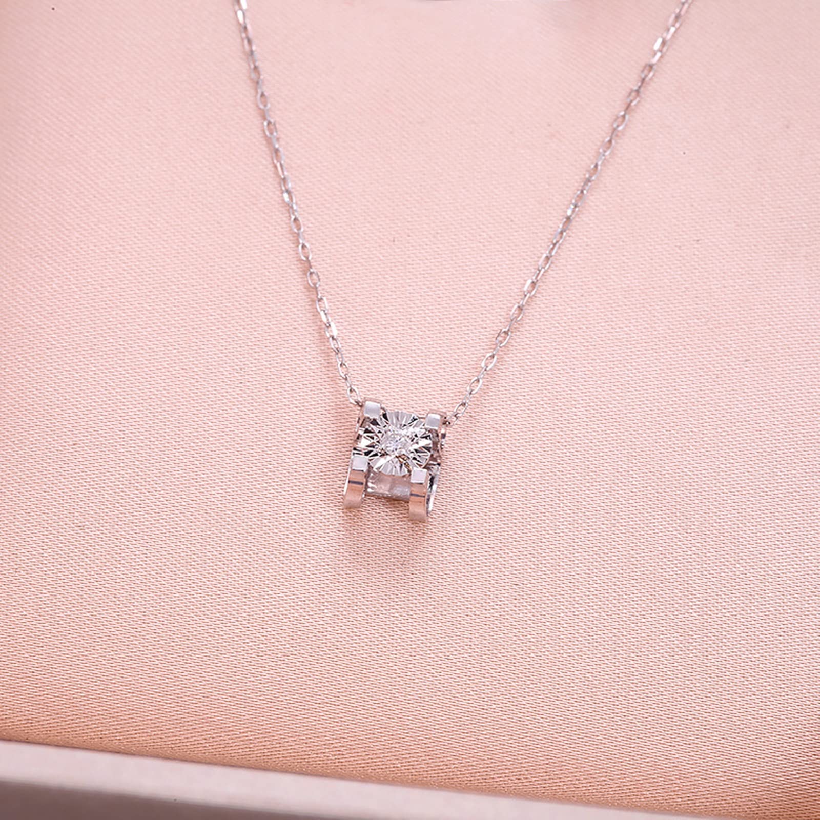KnBoB Charms - Colgante para mujer de oro blanco de 14 quilates (585), 4 garras de 0,03 ct, cadena de moissanita, 45 cm