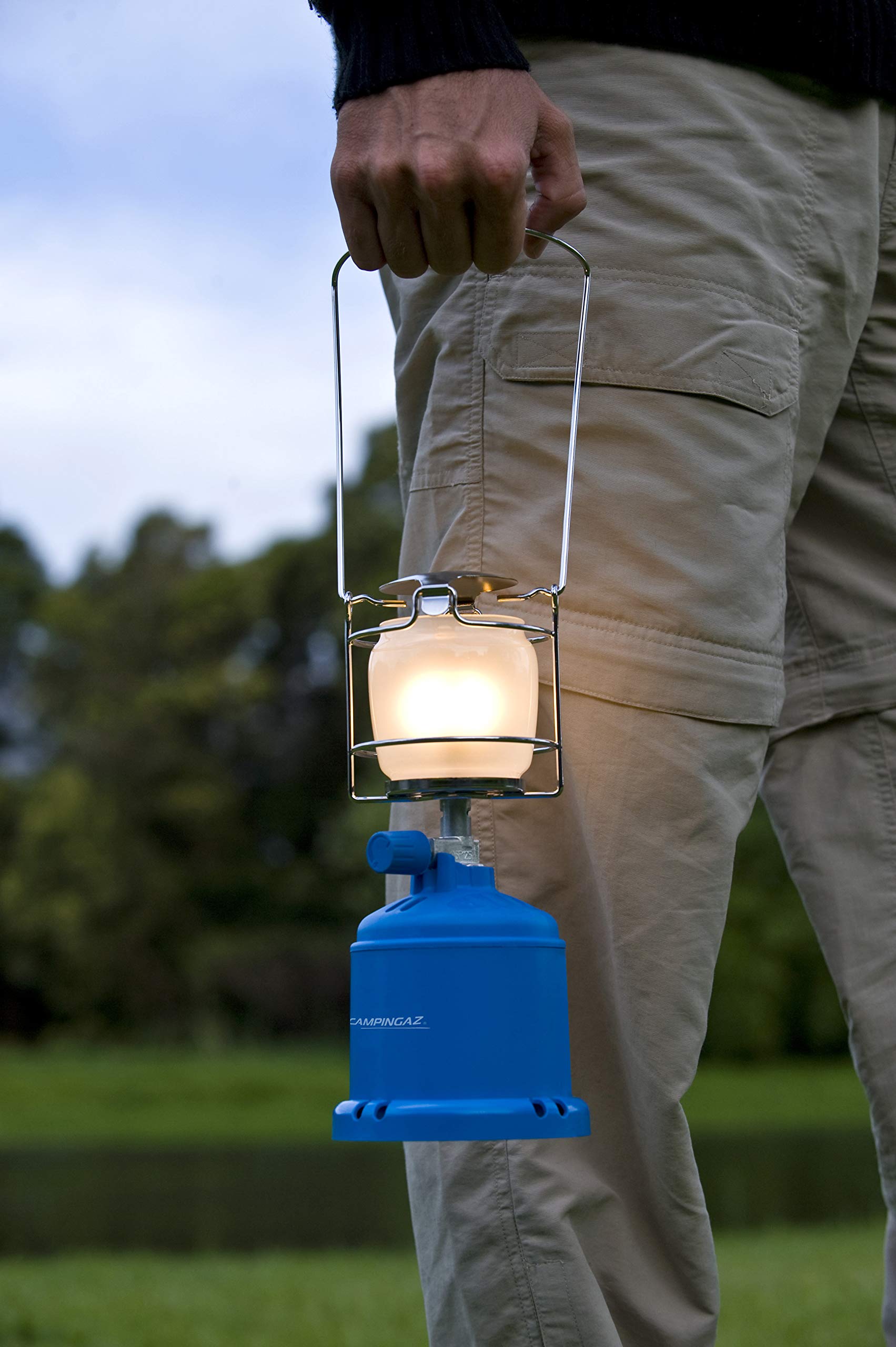 Campigaz Lampe à Gaz 206 L, Lanterne de Camping Portable, 80 W, fonctionne avec la Cartouche Perçable Campingaz C 206
