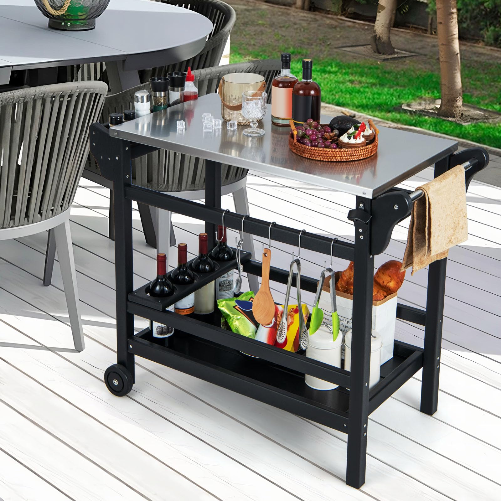 GYMAX Carro de Parrilla Móvil para Exteriores, Mesa de Trabajo de HDPE con Tablero de Acero Inoxidable, Estante, Estante para Vinos, Ganchos, Mesa Portátil para Parrilla para Barbacoa con Asa y Ruedas