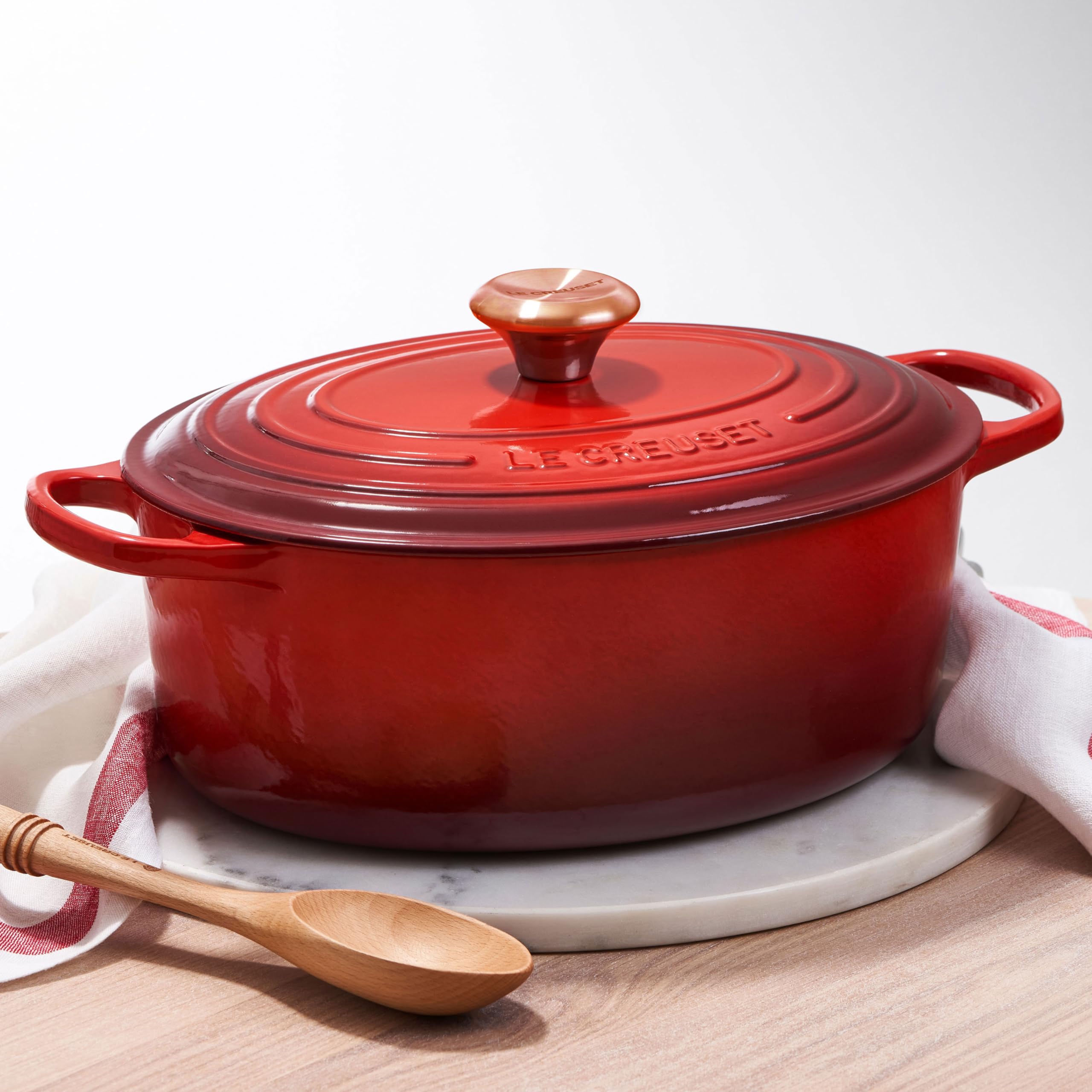 Amazon.com: Le Creuset Signature 8-quart Oval Dutch Oven