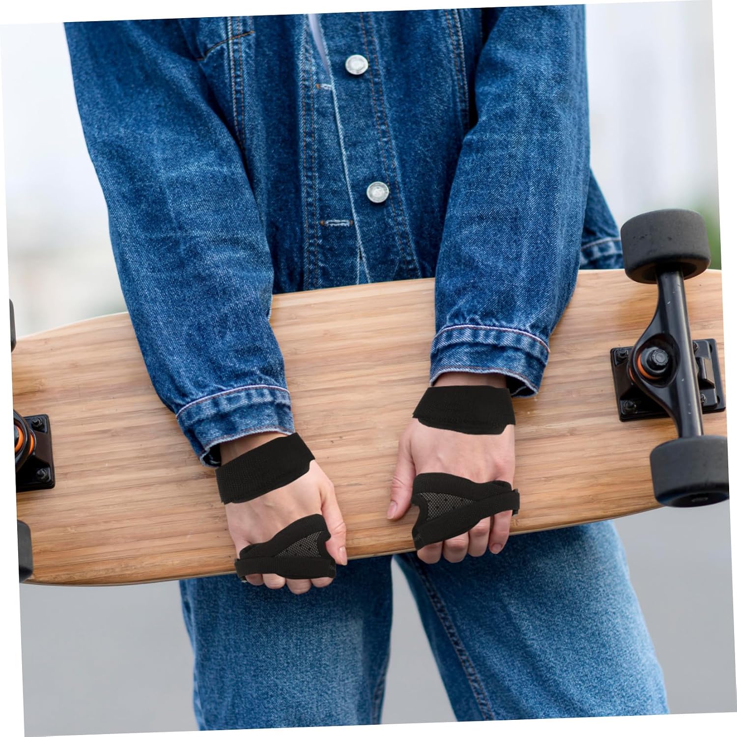 Skateboarding and Roller Skating Wrist Guards with Impact Protection, Medium Size Unisex Wrist Braces for Youth and Women, Adjustable Support for Snowboarding and Ice Skating