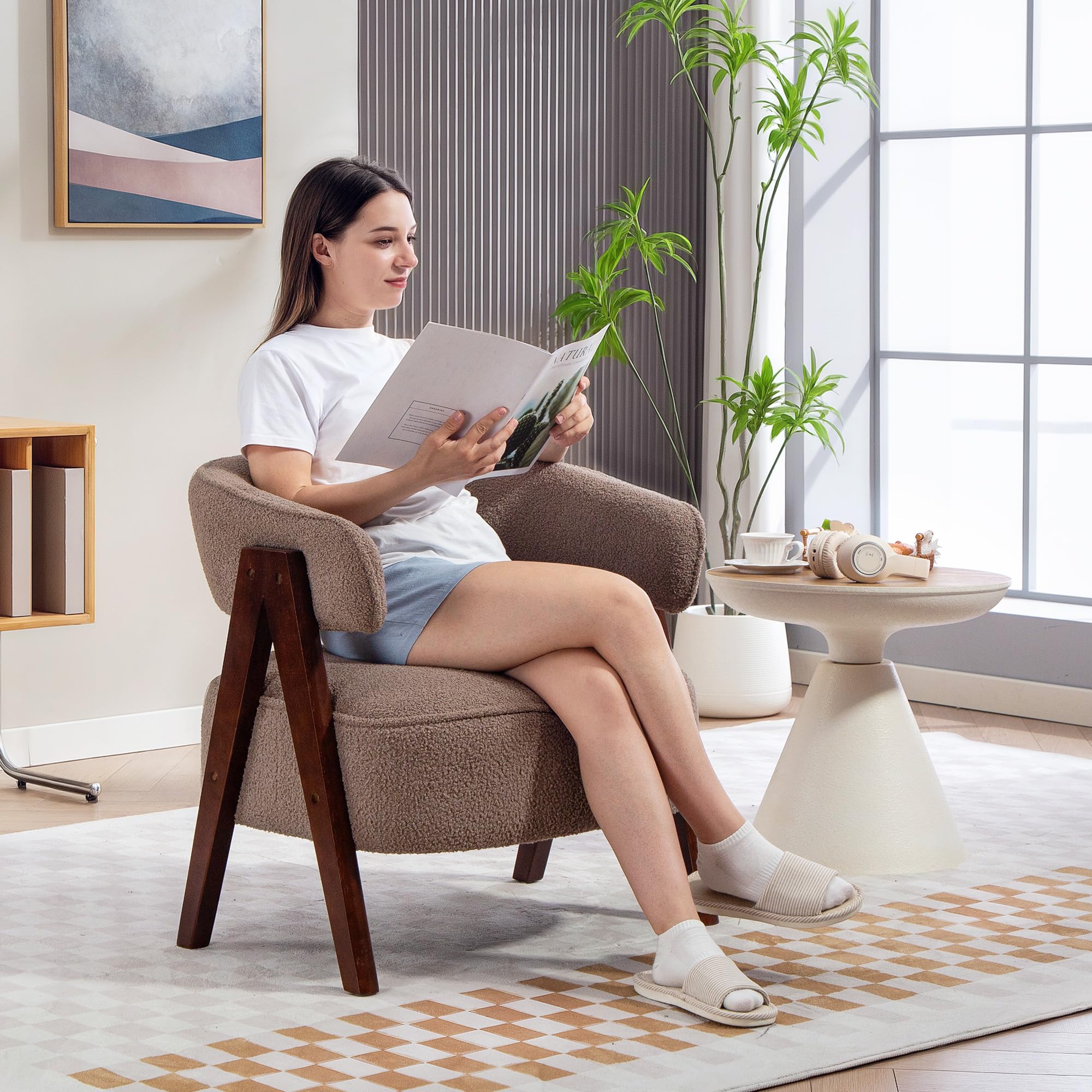 HOMCOM Butaca de Salón Tapizada en Borreguito, Sillón de Lectura Acolchado Grueso y Moderno, Asiento Ancho, Patas de Madera, Respaldo Curvado, para Dormitorio, Oficina, Marrón Claro