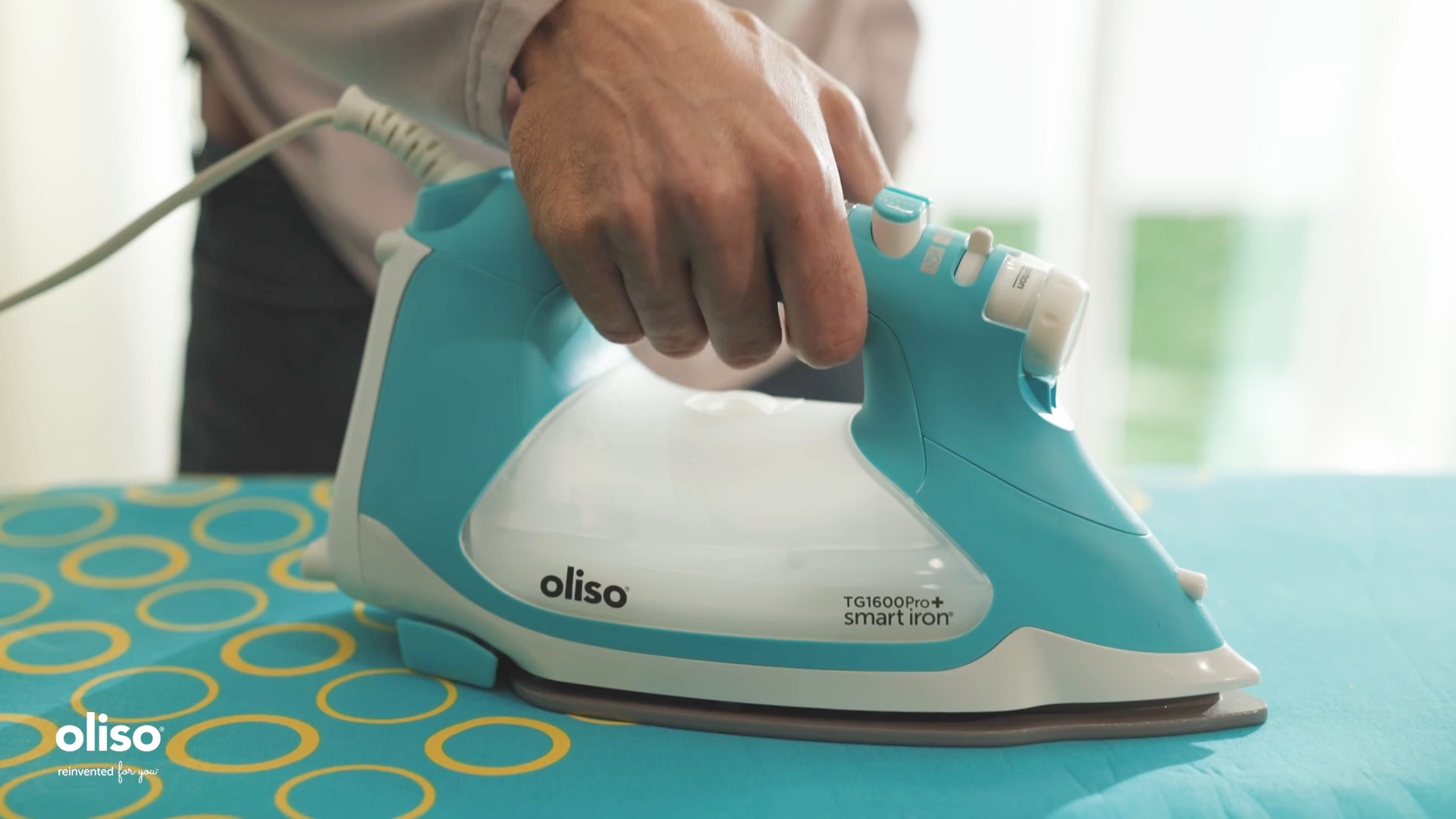 Amazon.com: Oliso TG1600 ProPlus Auto-Lift Steam Iron, Quilting