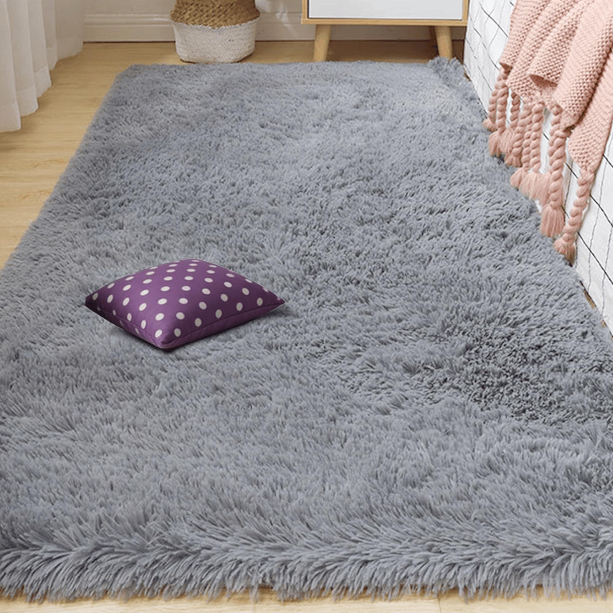 Grand tapis salon 190 x 240 cm gris clair lavable et monochrome