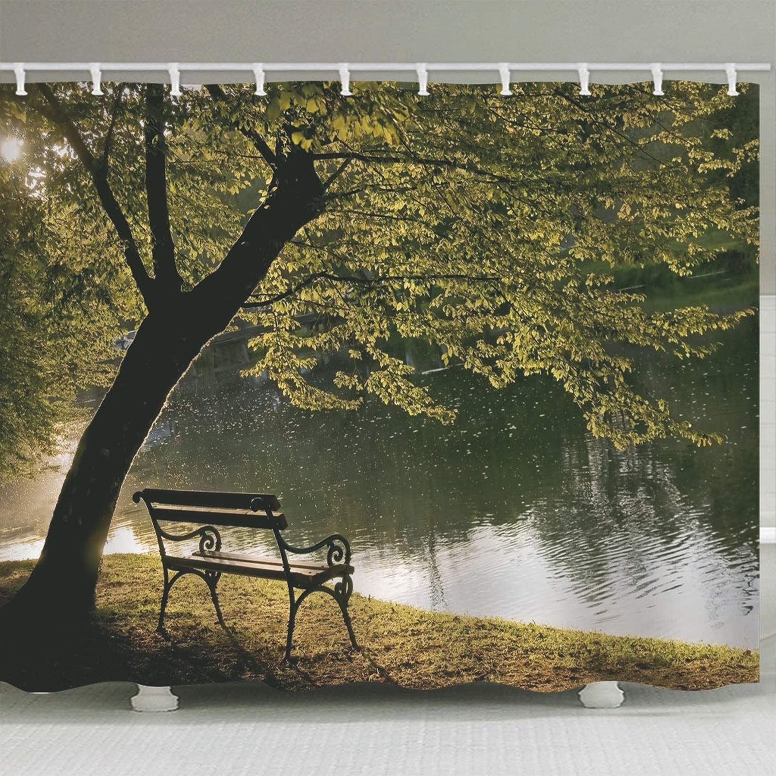 Tenda Doccia Verde Antimuffa per Bagni Tende per Bagno Poliestere con Ganci Tenda Doccia Sedia in Legno sotto L'Albero, 165x180cm