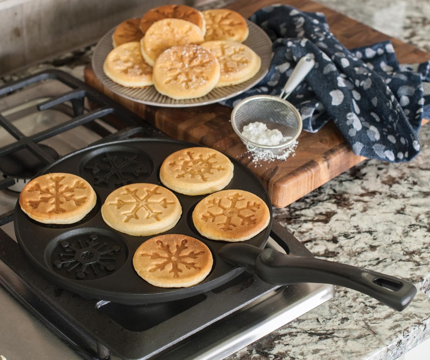 Nordic Ware Snowflake Pancake Pan Seven 3-Inch Cavities