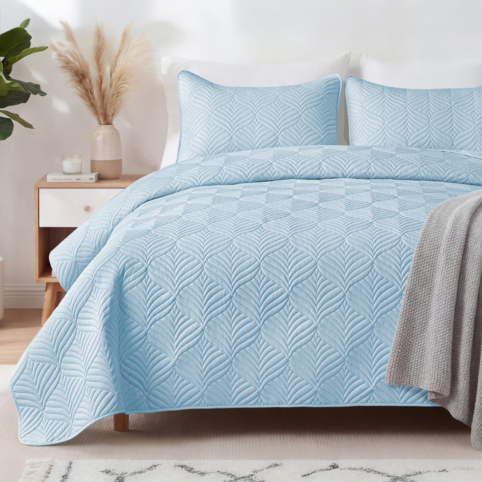 Whale Flotilla Extra Soft Full Queen Quilt Bedding Set, Lightweight Light Blue Bedspreads Quilts Queen Size with Modern Pattern, Reversible 3-Piece