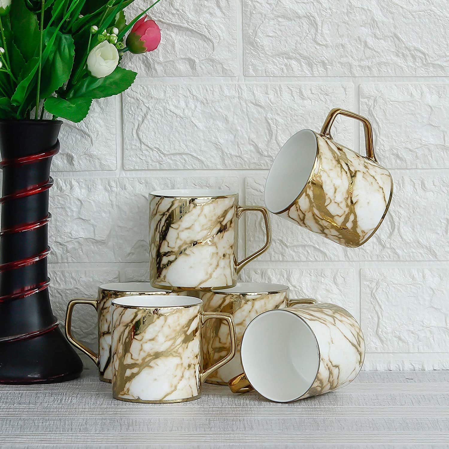 Golden Vertical Line Pattern White Ceramic Tea Cups And Saucers