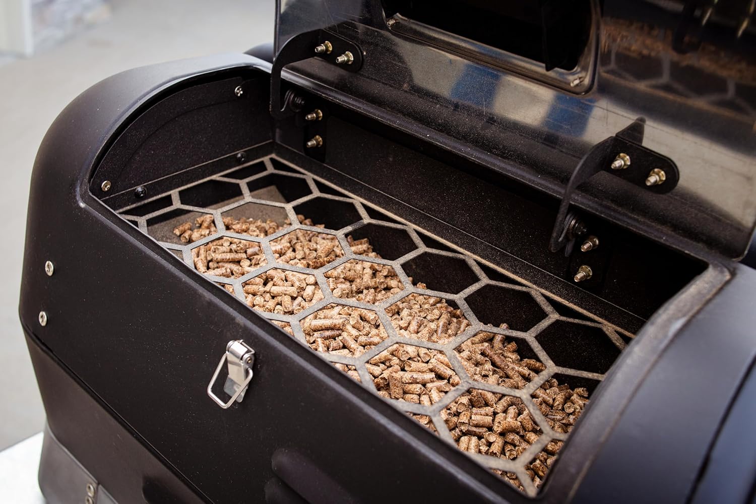 GRILLA Pie-Ro Pellet Pizza Oven with Automatic Rotating Stone, Auger-Fed System, WiFi-Enabled, 800°F High-Heat, Neapolitan Pizzas in Minutes