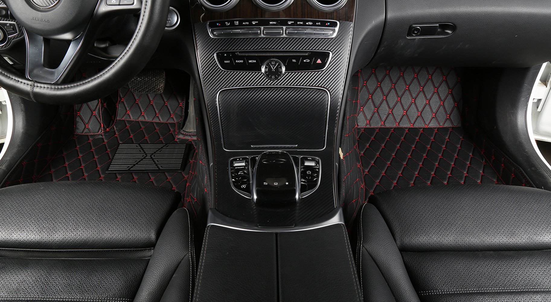 Fahrerseite Bodenmatte (Schwarz mit roten Nähten, Fahrerseitenmatte + Beifahrerseitenmatte vorne)