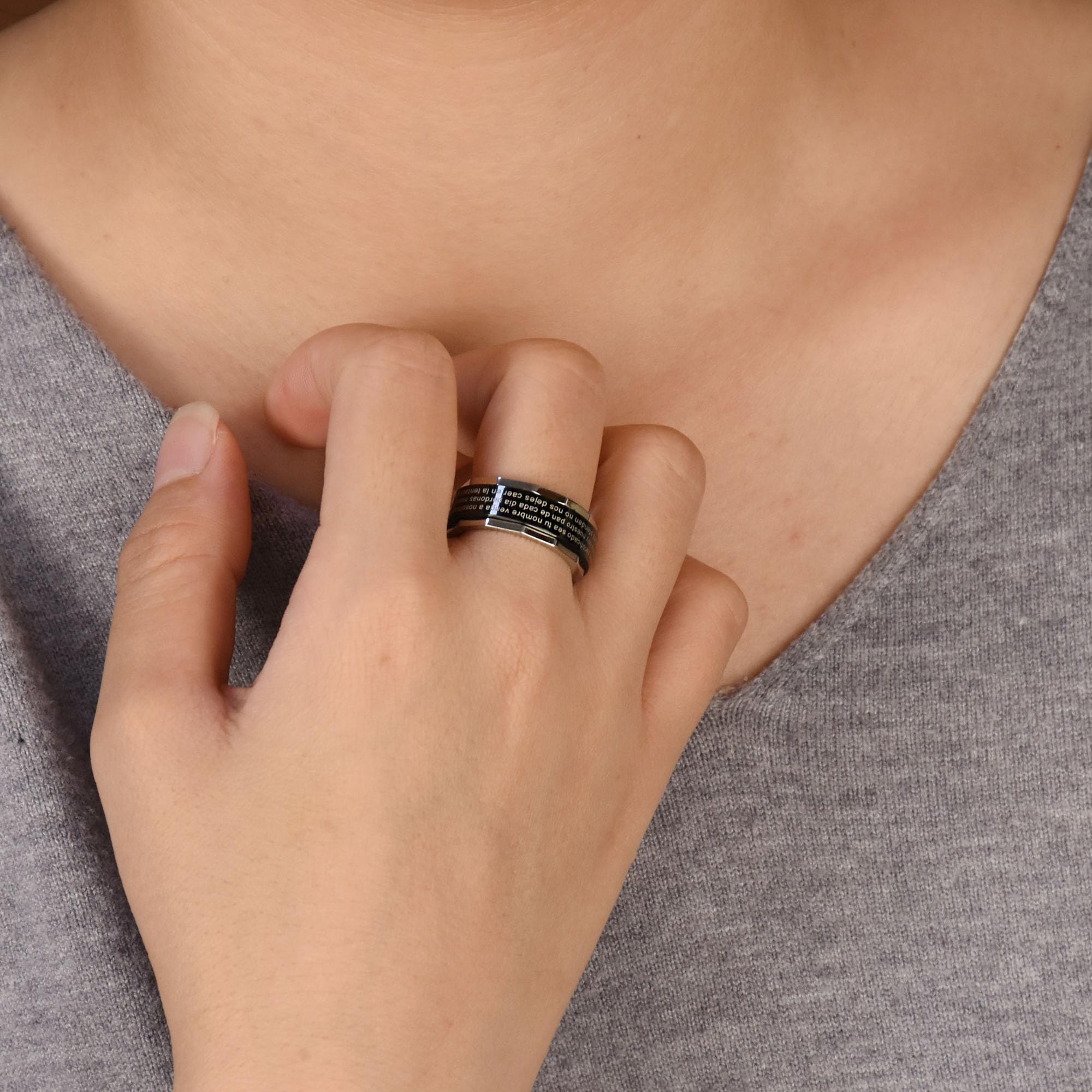 Bling Jewelry Anillo giratorio personalizado unisex religioso Padre Nuestro Cruz para hombres mujeres y adolescentes en acero inoxidable negro