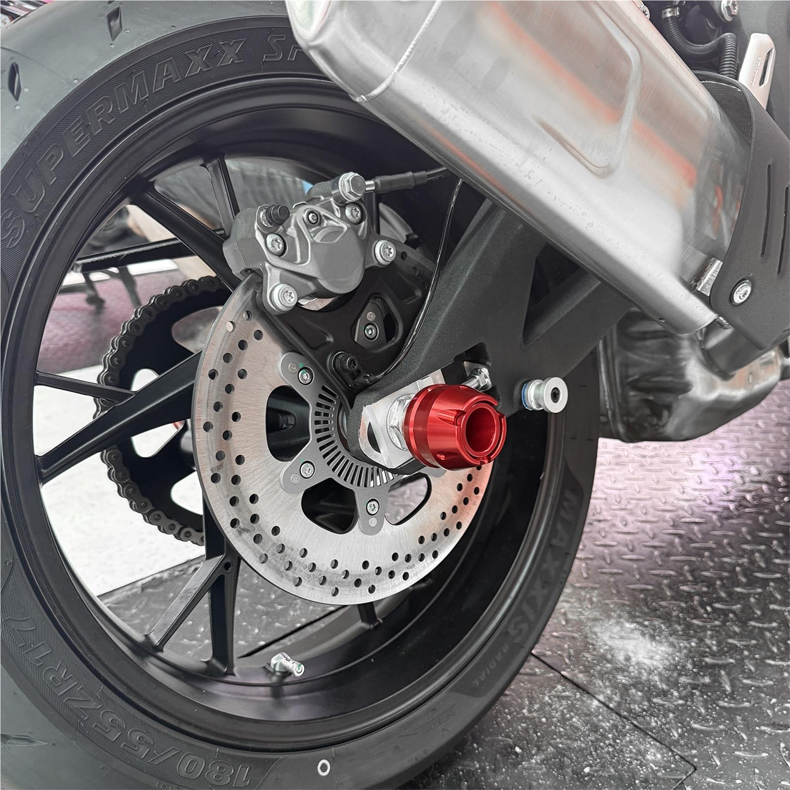 Pasuje do S1000XR/RR/R M1000R/RR/XR oś koła motocykla Crash suwaki Cap | Przednia tylna podkładka zabezpieczająca przed upadkiem. Nakładka na oś koła motocykla(Rear Wheel Red)