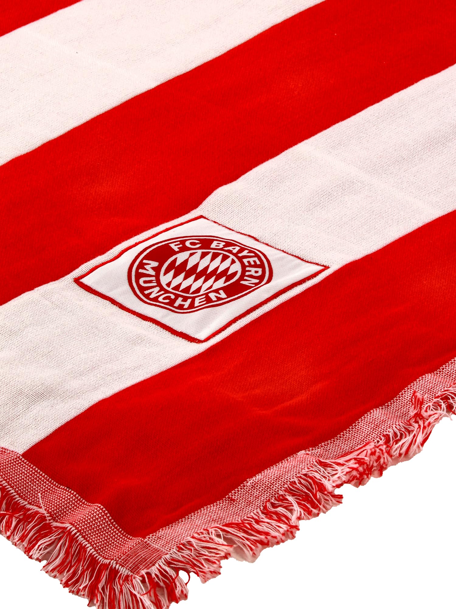 FC Bayern München Sommerdecke Kuscheldecke 130 x 170 cm (Rot/Weiß) I Flauschige Sofadecke mit Vereinswappen I Offiziell lizenziert