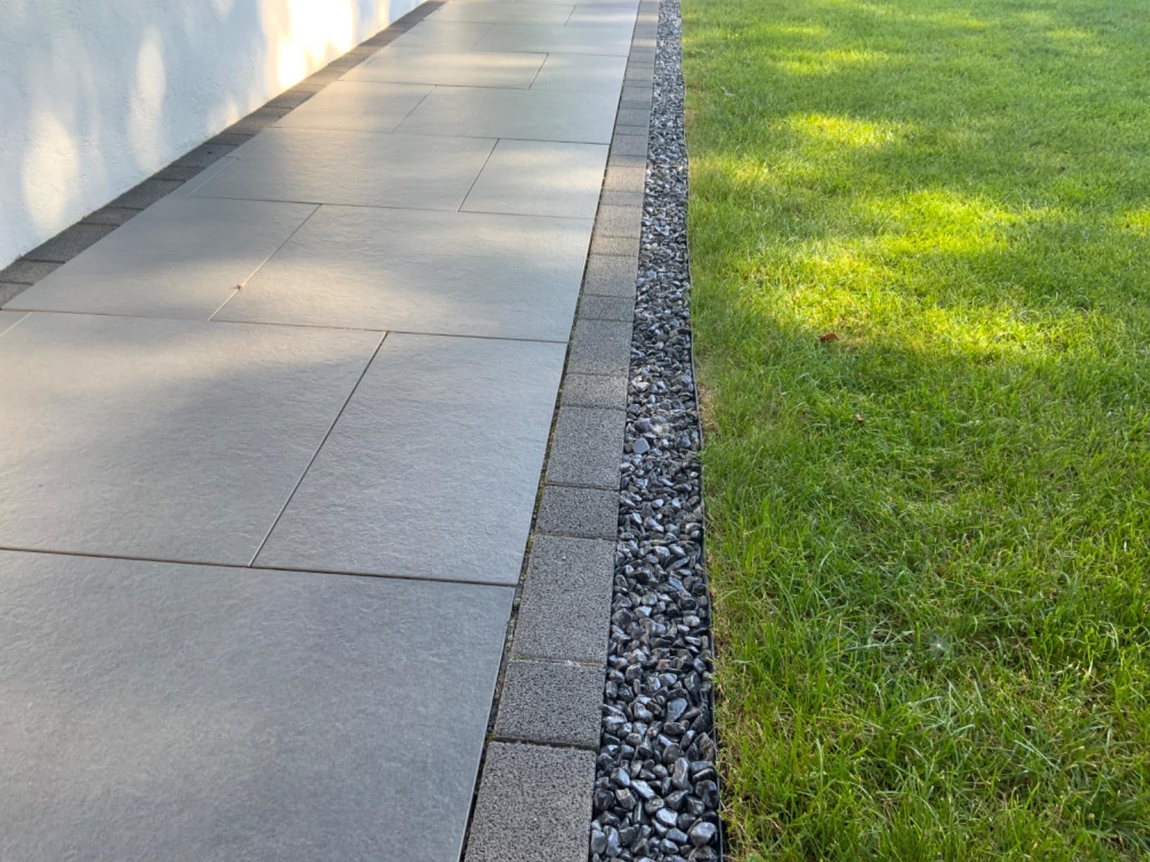 Liant pour gravier extérieur 5L – Stabilisateur de gravier & colle cailloux pour allées, terrasses et jardins | Fixateur drainant anti-déplacement pour gravier, pierre et galet décoratif.
