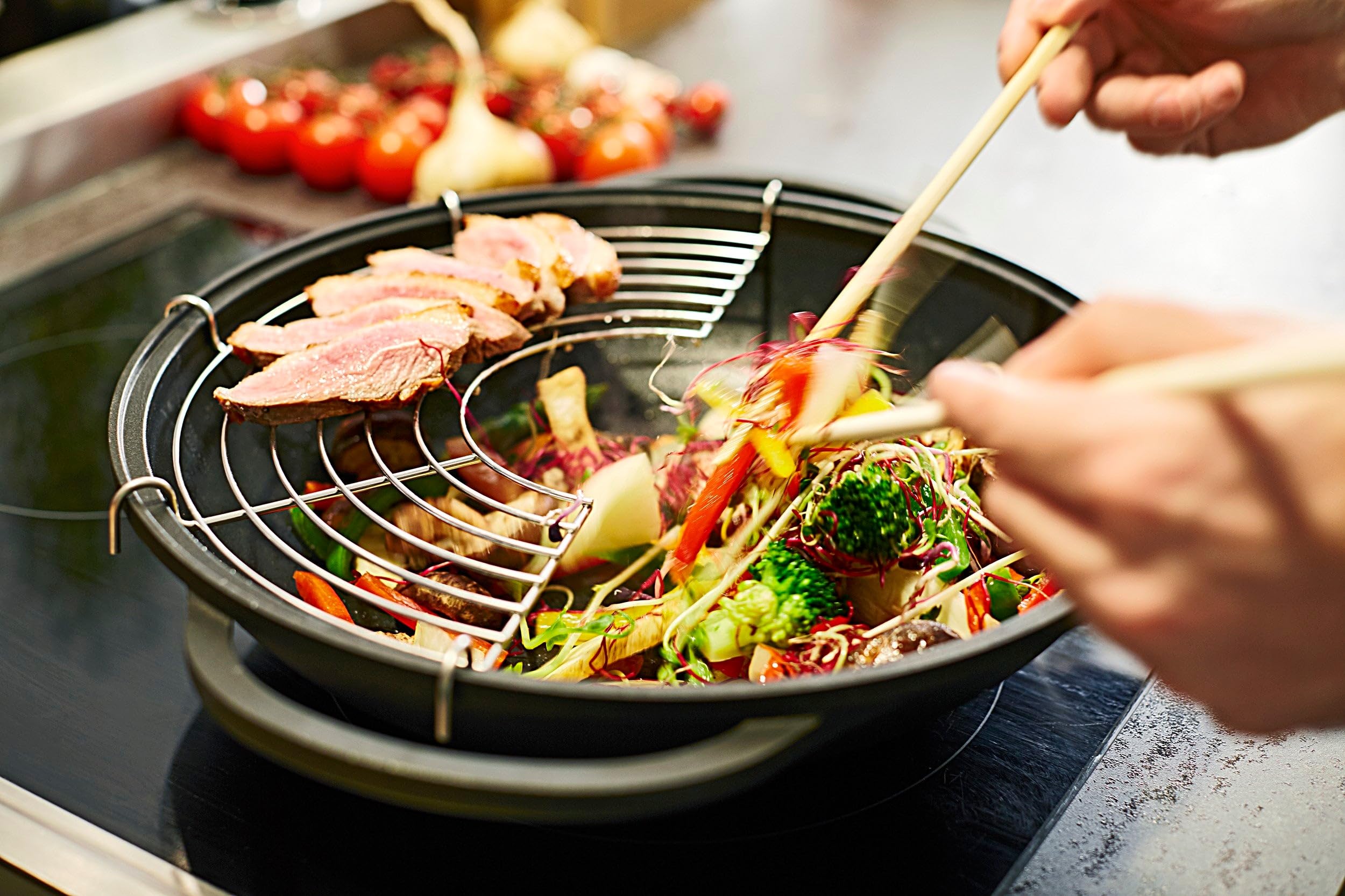 Berndes Wok Vario Click Induktion, Wokpfanne mit Deckel, allherdtauglich, robuster Aluguss, antihaft beschichtet, 32 cm, Schwarz | obuster Aluguss, antihaft beschichtet, 32 cm